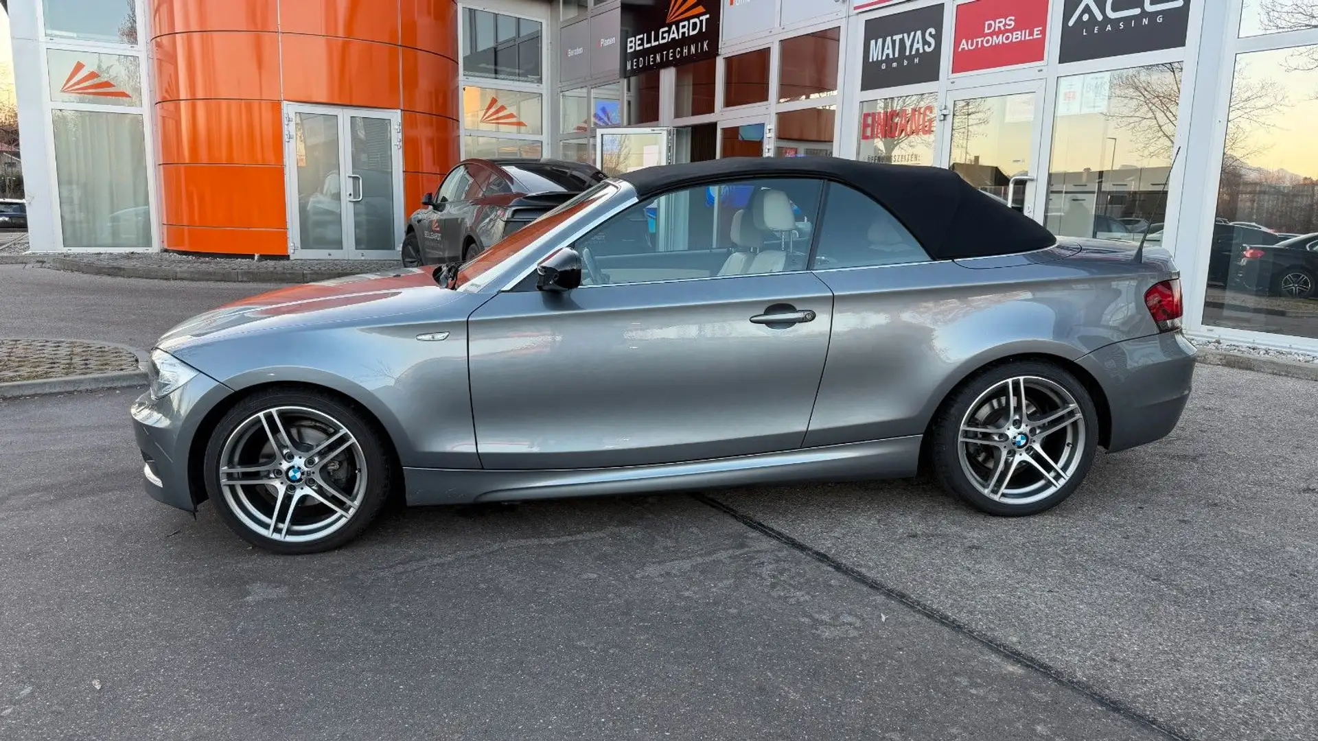 BMW 125 i Cabrio/Edition Sport/Navi/Leder/M Paket Grau - 2