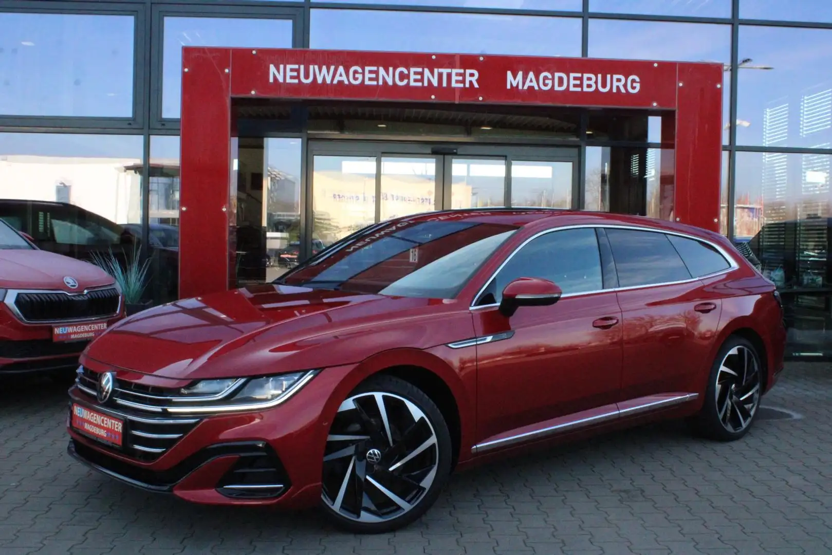 Volkswagen Arteon 2.0 TDI DSG SB R-Line 4M*AHK*ST.HZG*360°PANO* Červená - 1