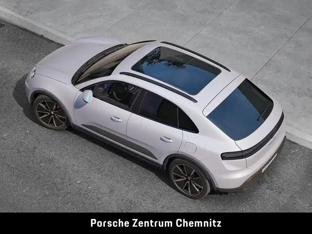 Porsche Macan view 4