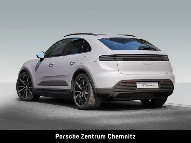 Porsche Macan view 3