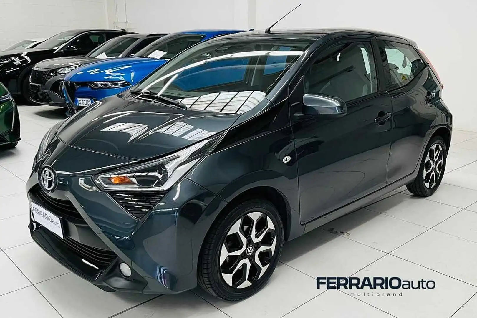 Toyota Aygo 2ª serie 1.0 VVT-i 72 CV 5 porte Wave Grijs - 1
