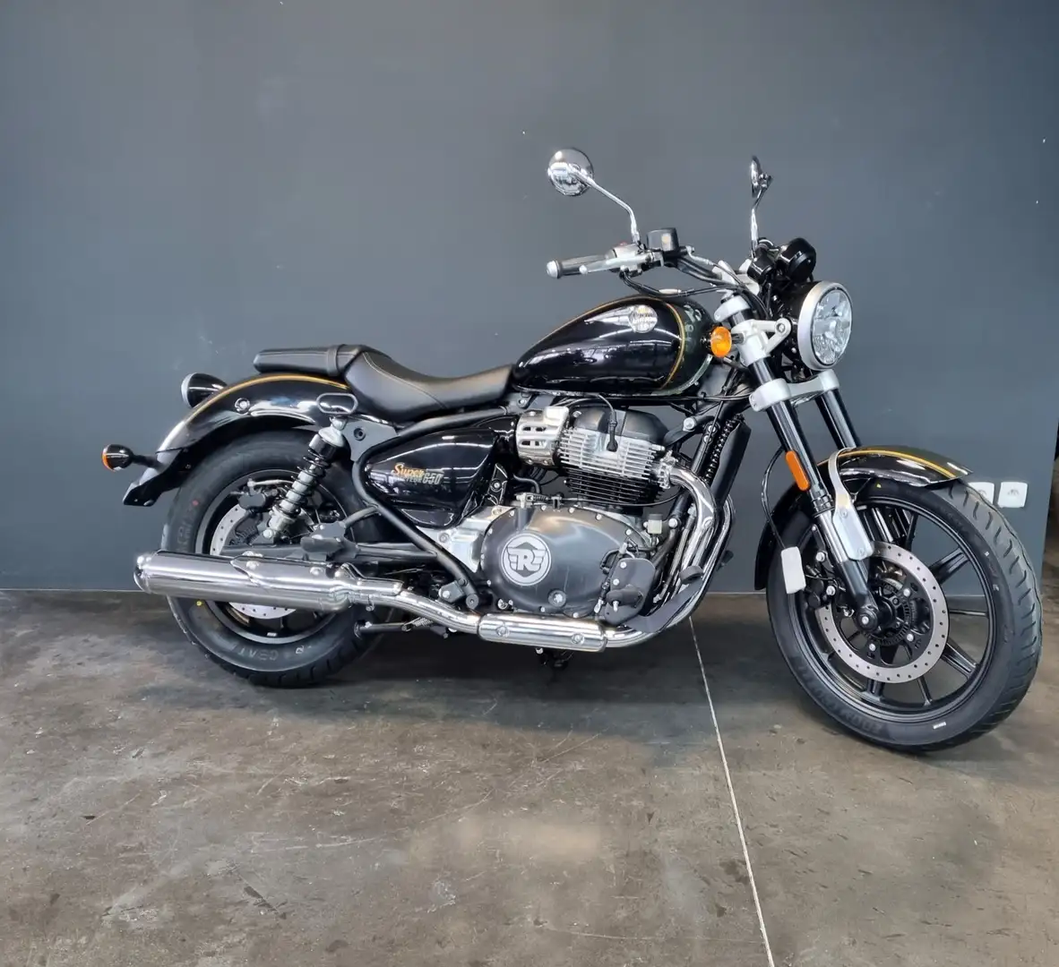 Royal Enfield Super Meteor 650 - 1