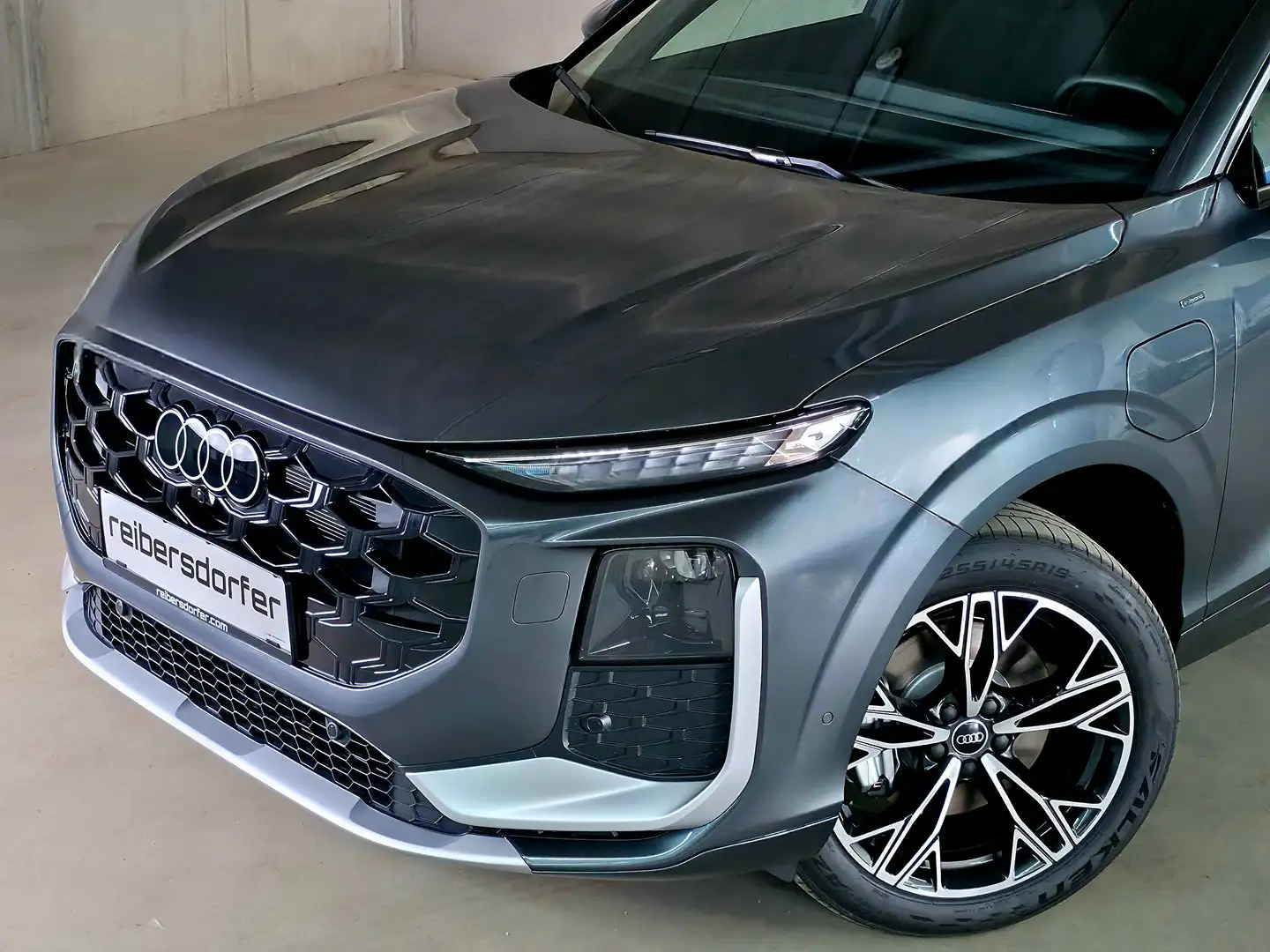 Audi Q3 e-hybrid 200 kW Grau - 2