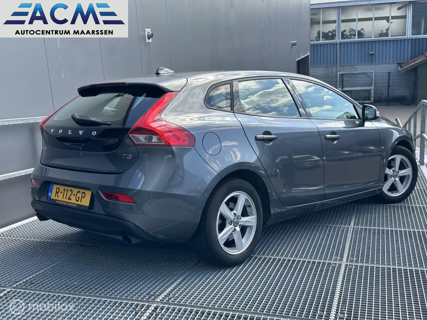 Volvo V40 1.6 T3 Gris - 2