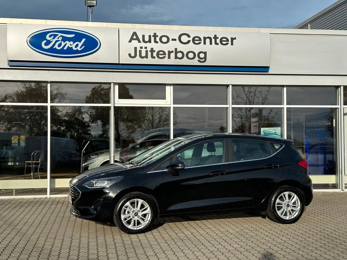 Ford Fiesta *Titanium*125PS*ACC*PDC*Klimaaut.* Zwart - 1