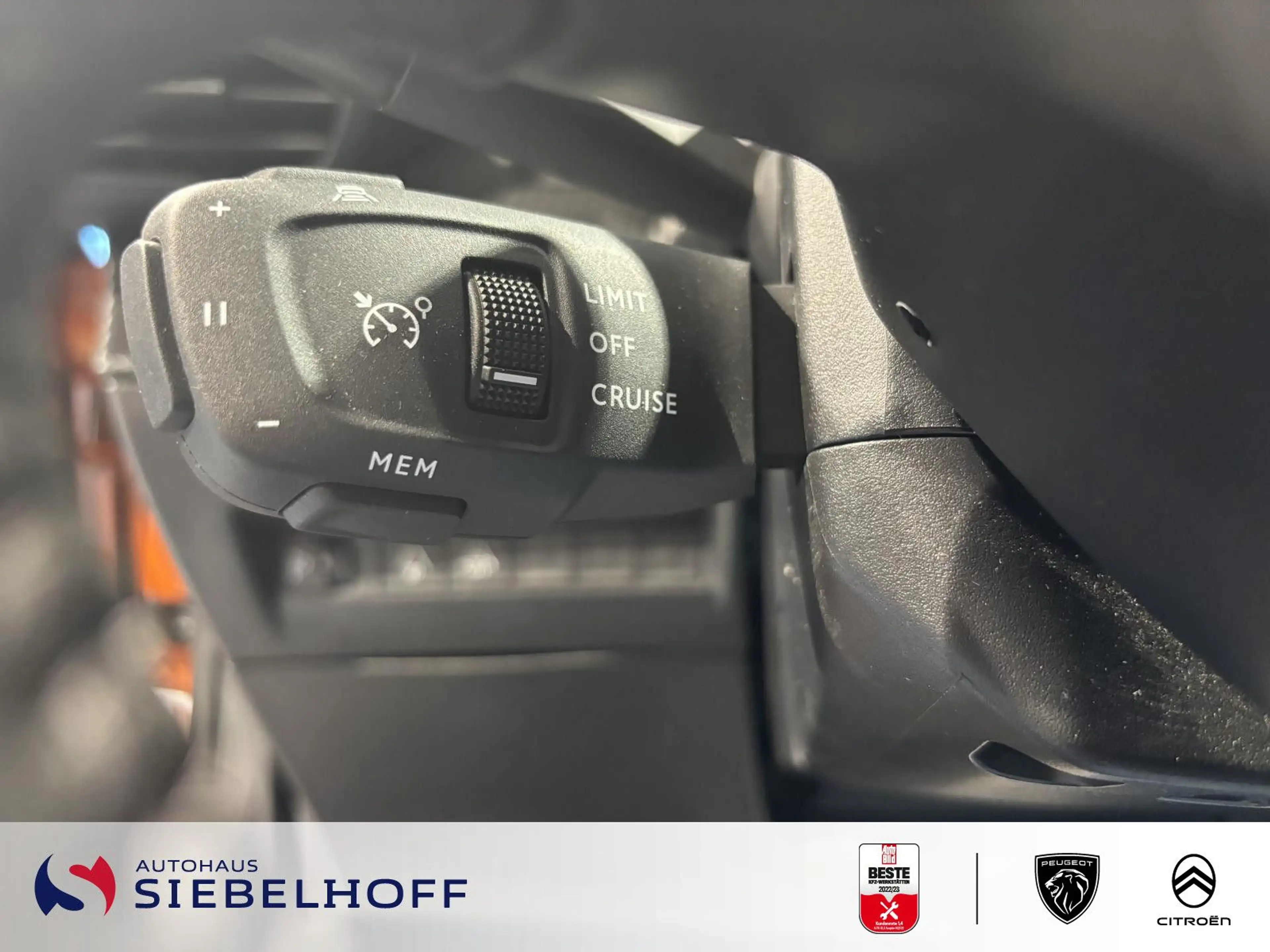 Peugeot 2008 e-2008 Allure Pack Elektromotor 136 — photo 13