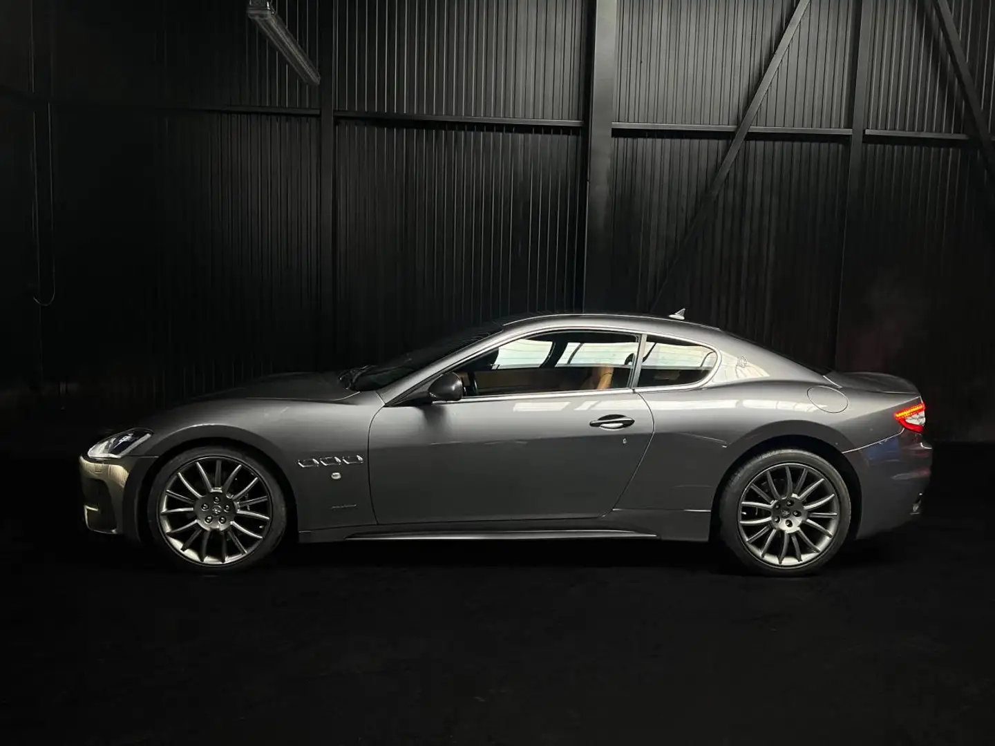 Maserati GranTurismo 4.7 V8 460 MC SPORT SHIFT ZF - IMMATRICULATION FRANCAISE Grau - 2