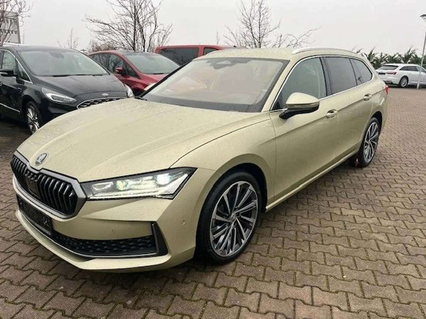 Skoda Superb Combi 2.0 TDI L&K Laurin &Klement el. AHK Gelb - 1