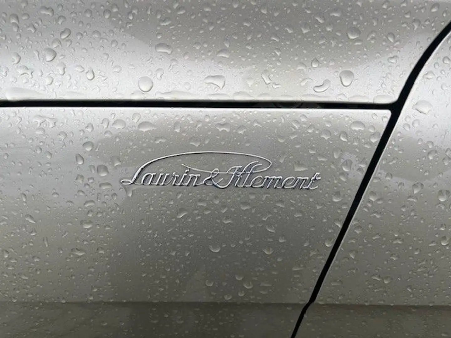 Skoda Superb Combi 2.0 TDI L&K Laurin &Klement el. AHK Gelb - 2