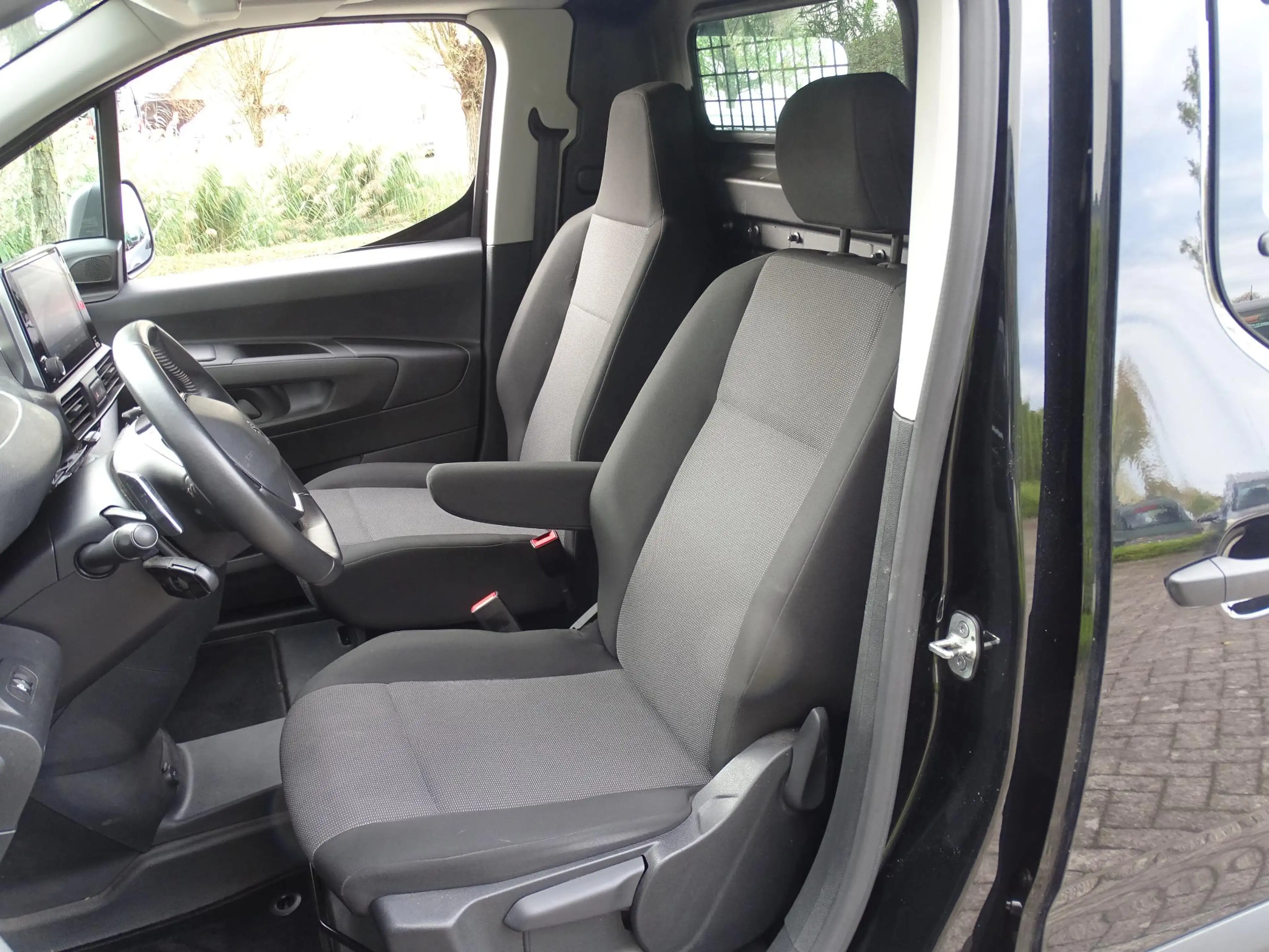 Peugeot Partner 1.2T L1 Automaat+gps — photo 11