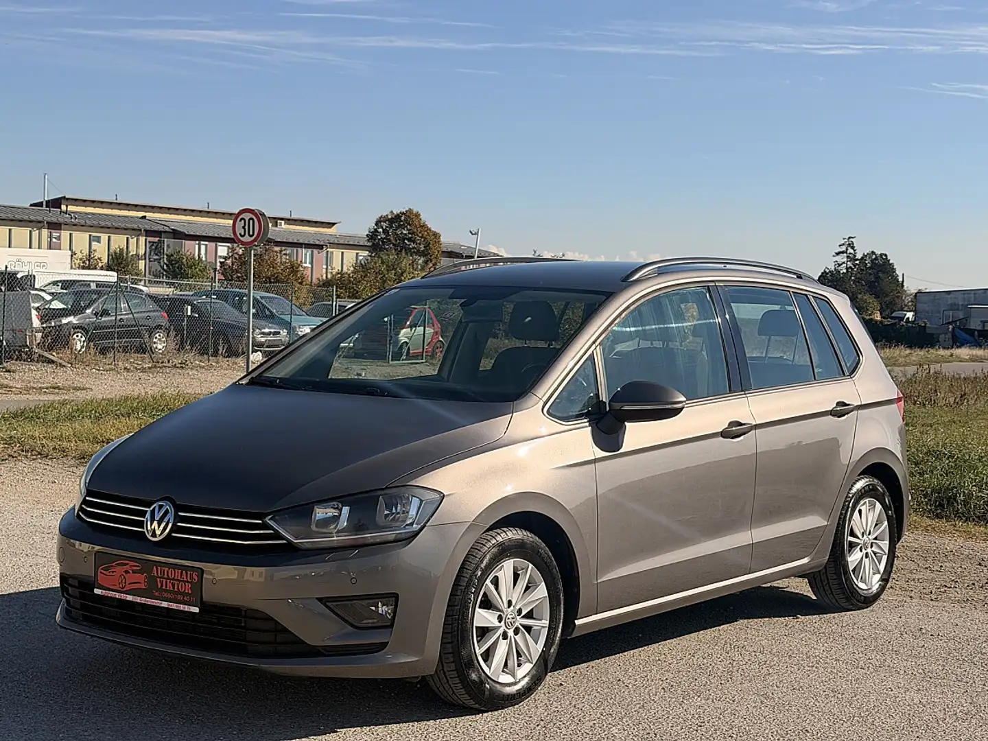 Volkswagen Golf Sportsvan Trendline 1,6 BMT TDI DSG Braun - 1
