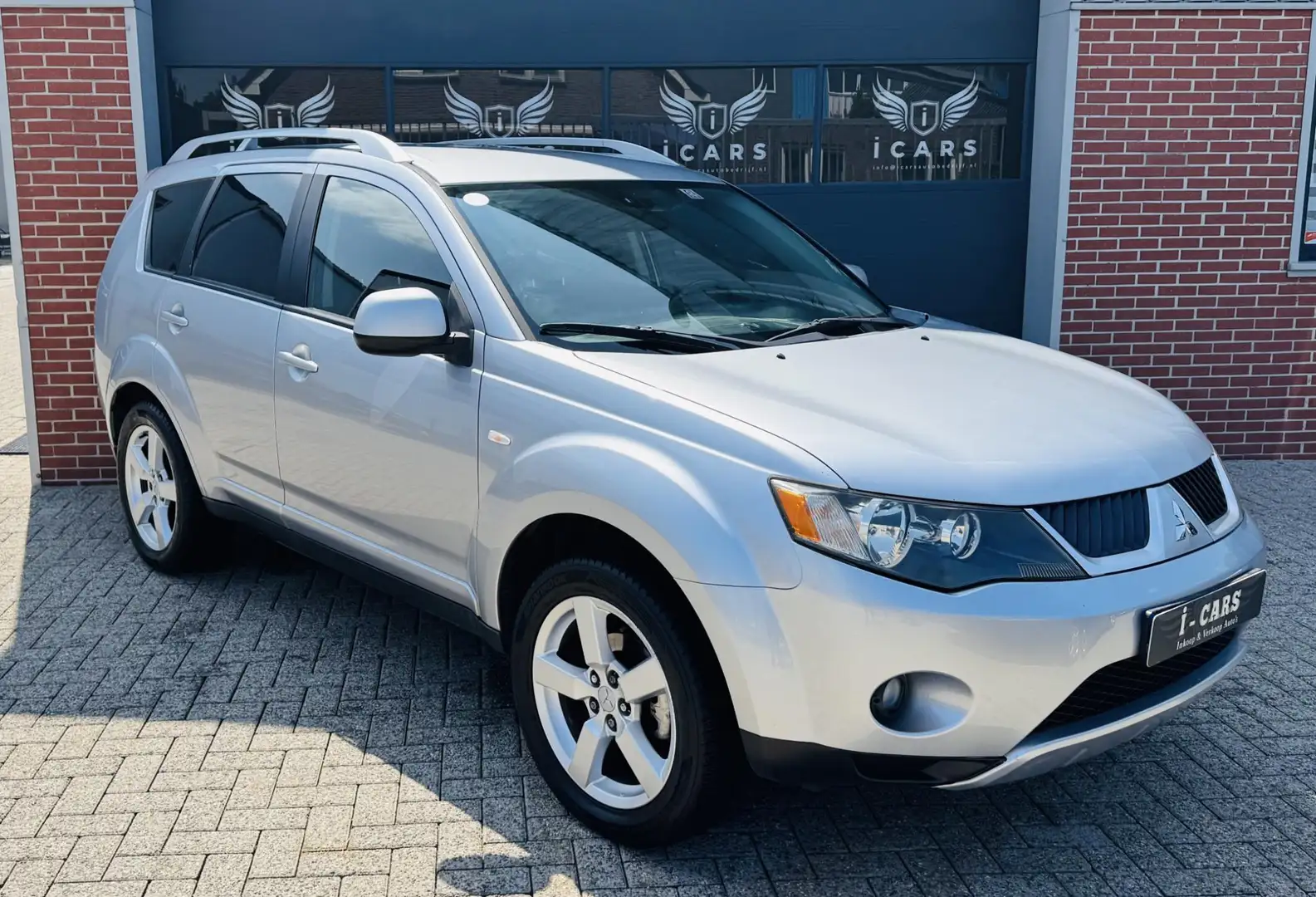 Mitsubishi Outlander 2.4 Intense+ Special Ed. Navigatie Carplay NAP Gris - 1
