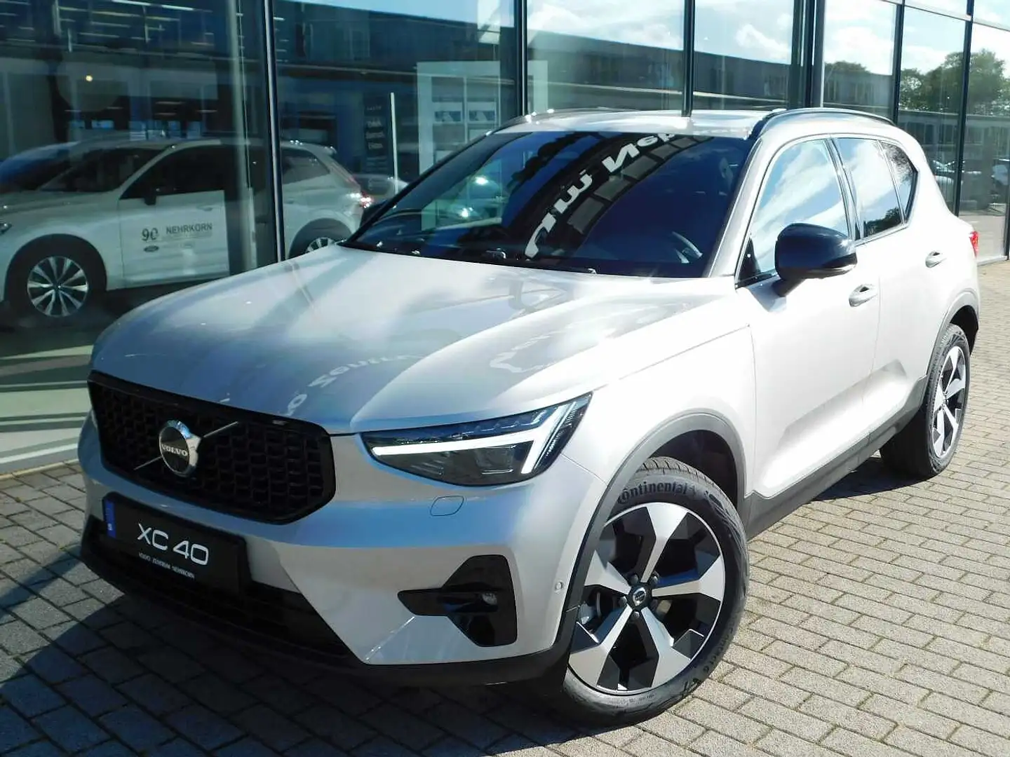 Volvo XC40 B4 Plus Dark 'Glasschiebedach, 360 Cam' Argento - 1