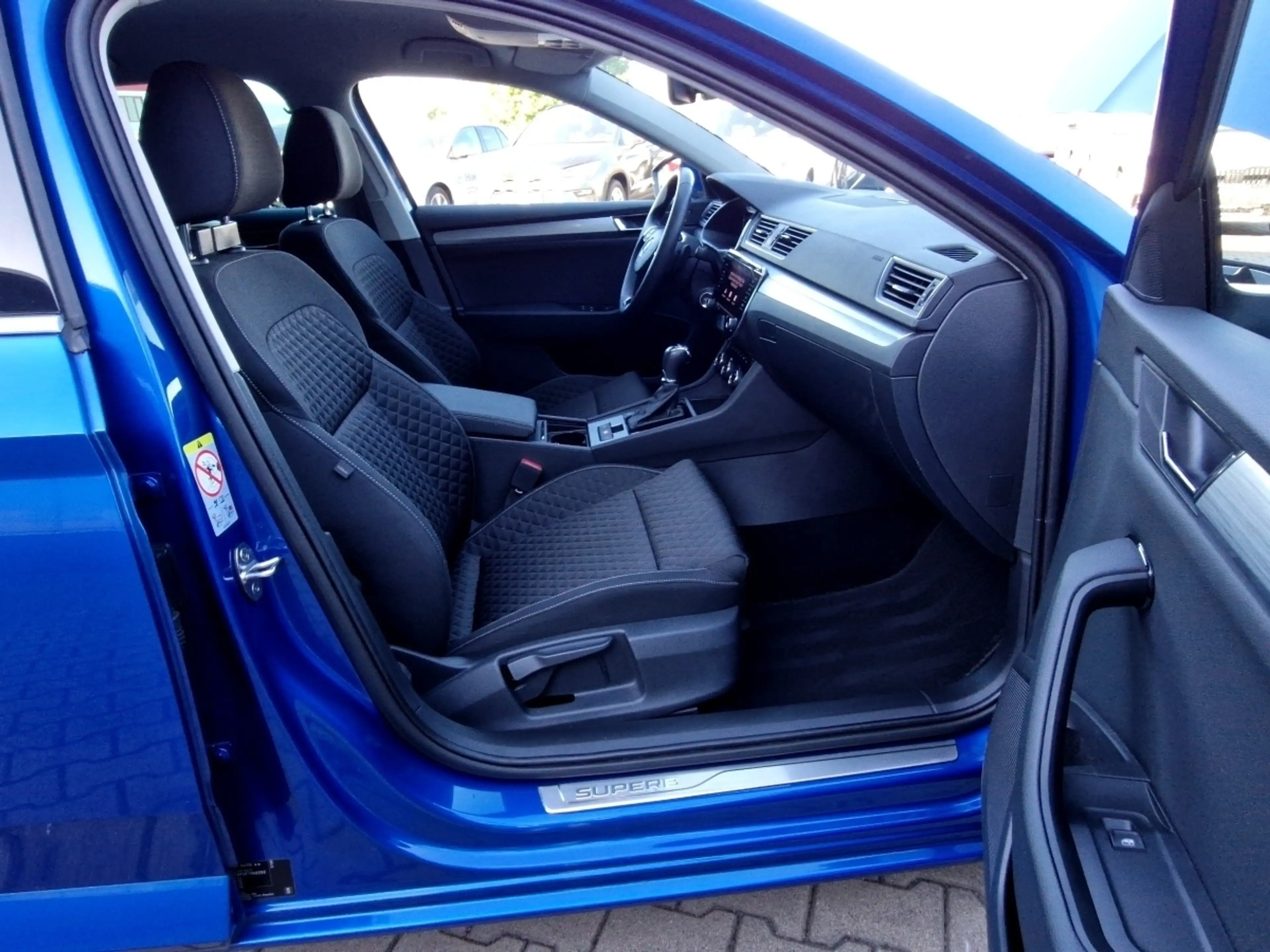 Skoda Superb Combi 2.0 TDI Ambition DSG LED AHK Navi ACC — photo 8
