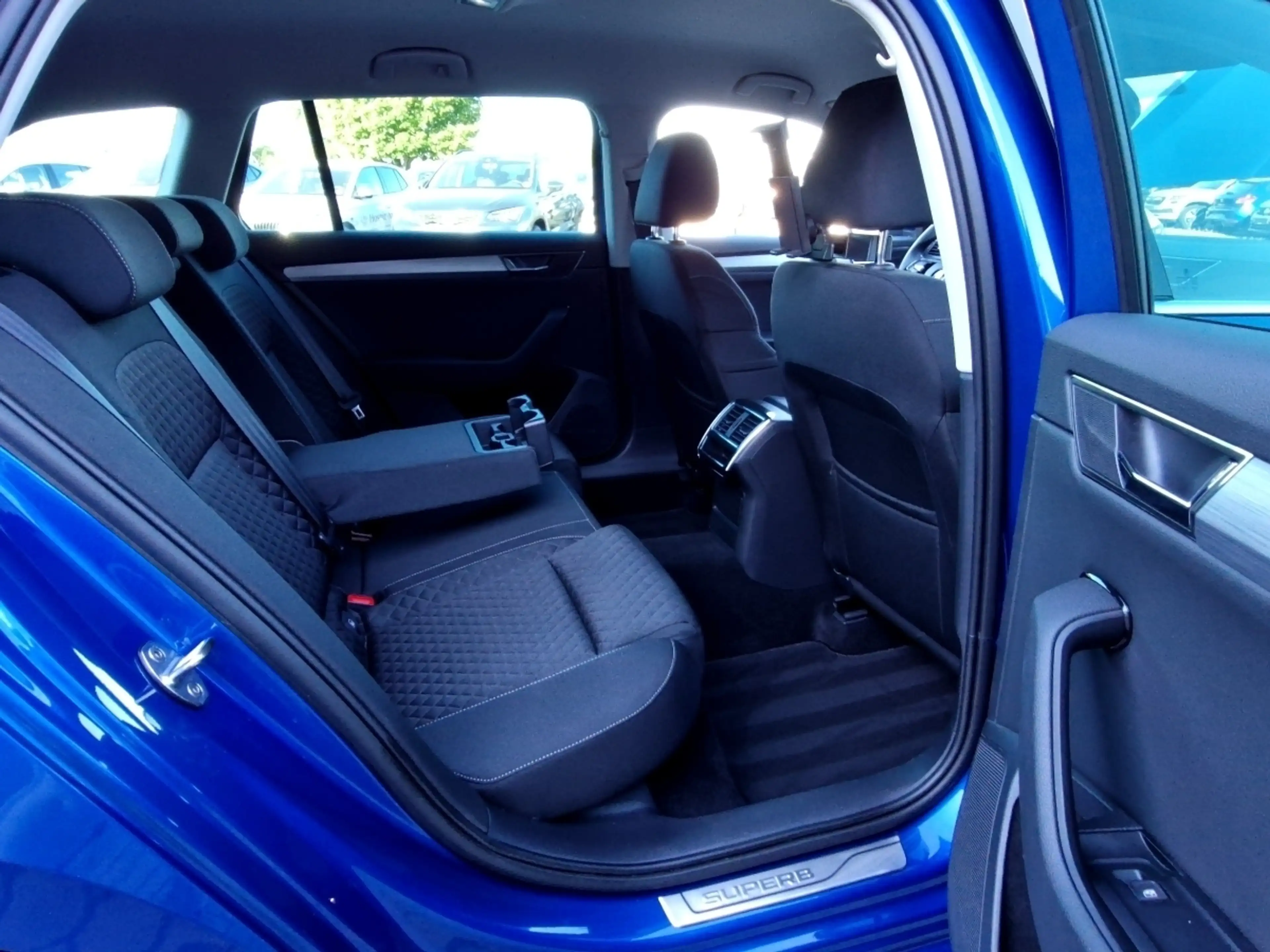 Skoda Superb Combi 2.0 TDI Ambition DSG LED AHK Navi ACC — photo 9
