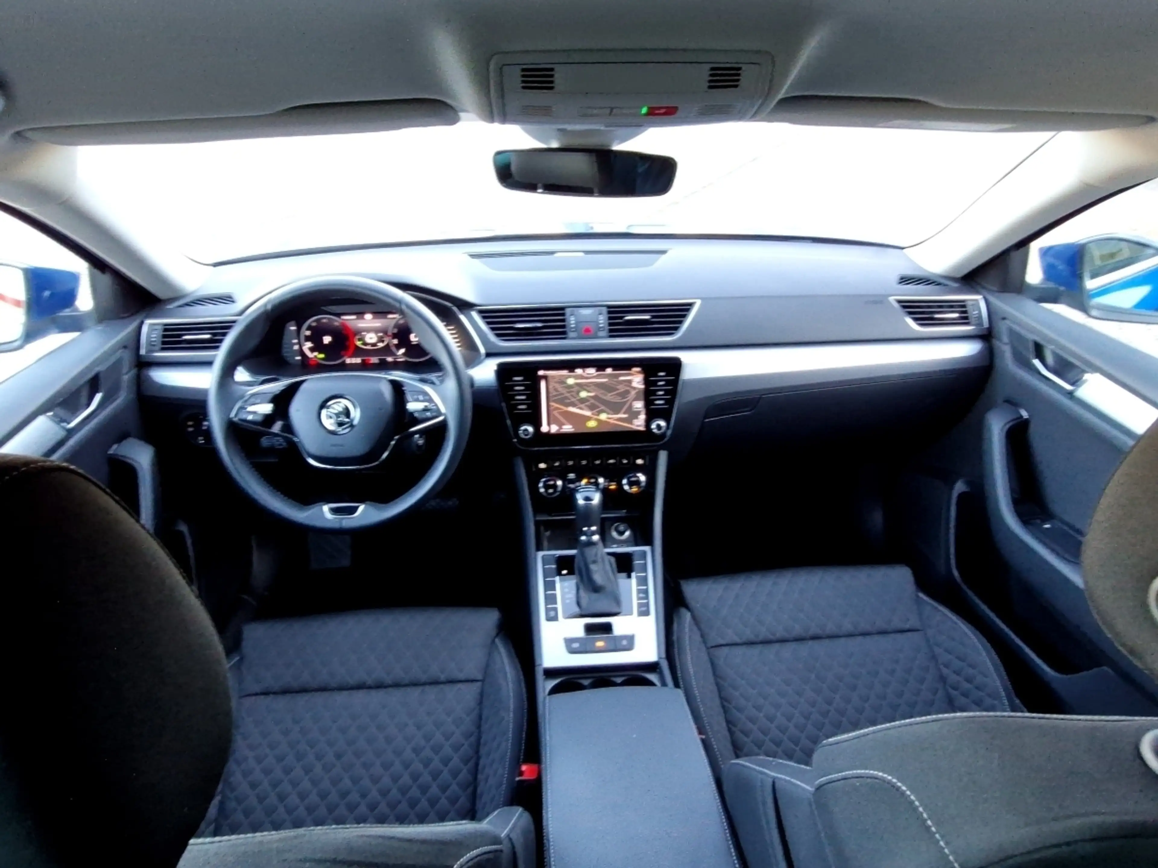 Skoda Superb Combi 2.0 TDI Ambition DSG LED AHK Navi ACC — photo 10