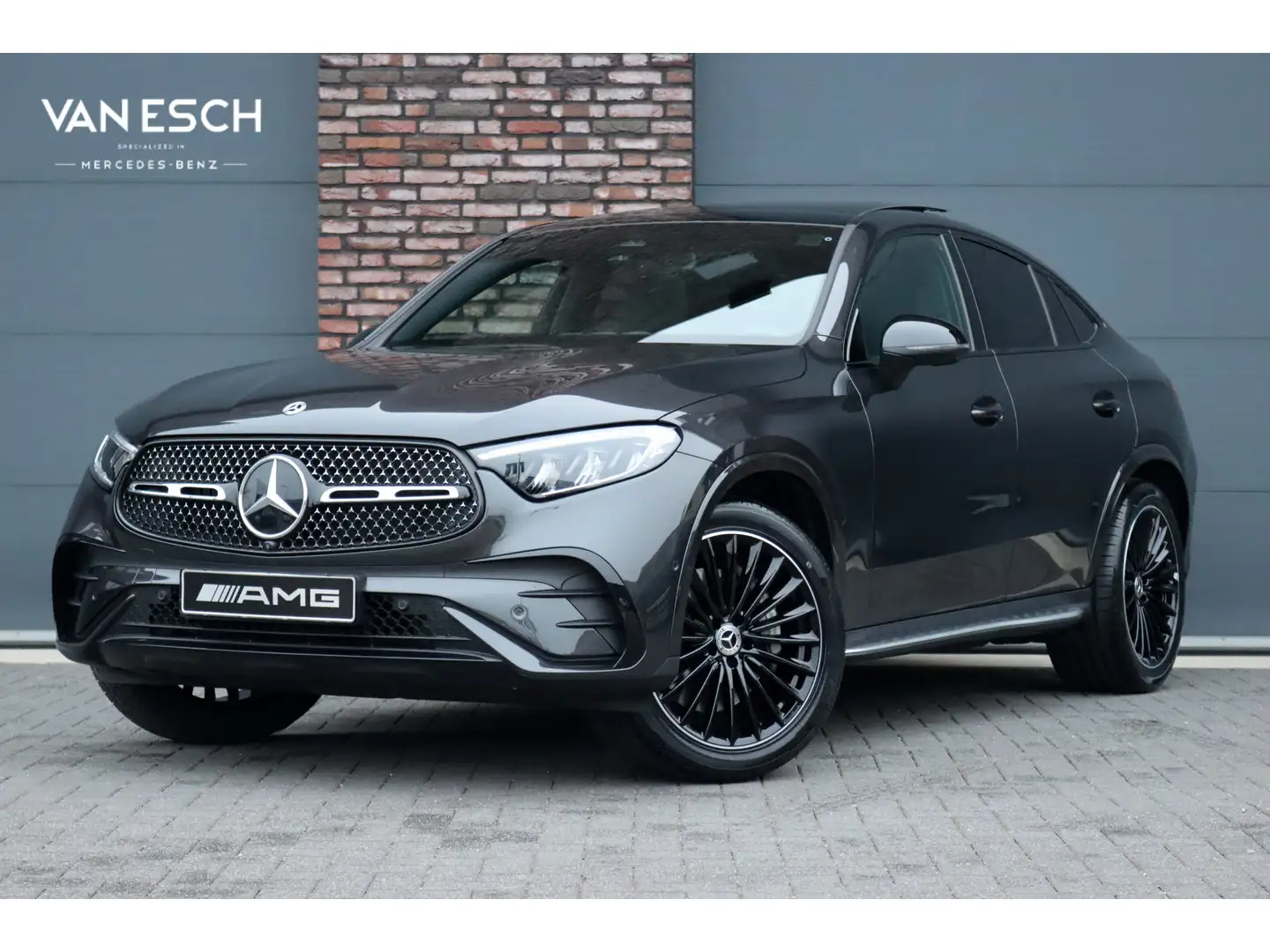 Mercedes-Benz GLC 300 Coupé 4MATIC AMG Line Aut9 | Panoramadak | Distron Grijs - 1