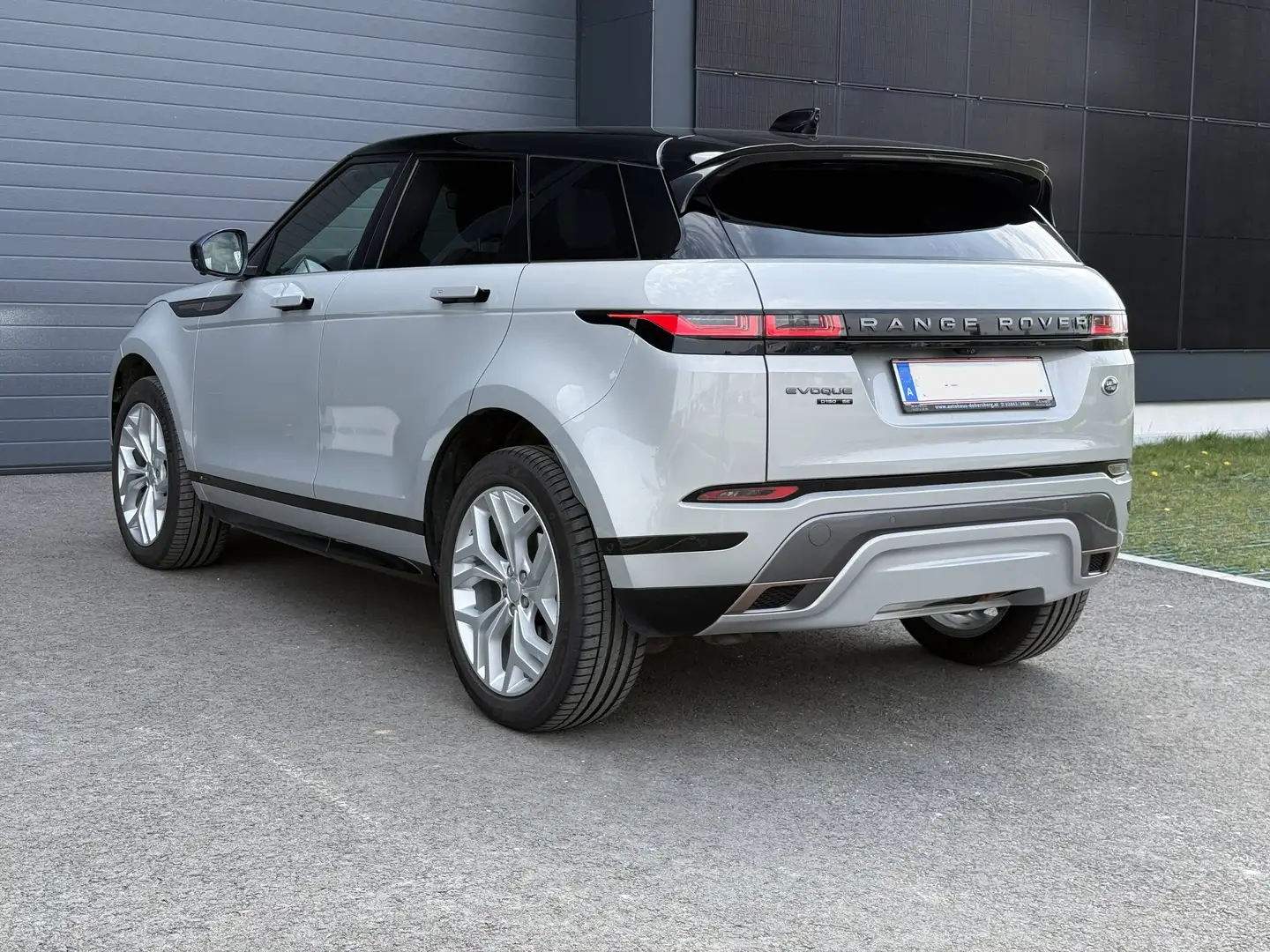 Land Rover Range Rover Evoque Range Rover Evoque 2,0 D150 R-Dynamic SE Aut. R-Dynamic SE Silber - 2