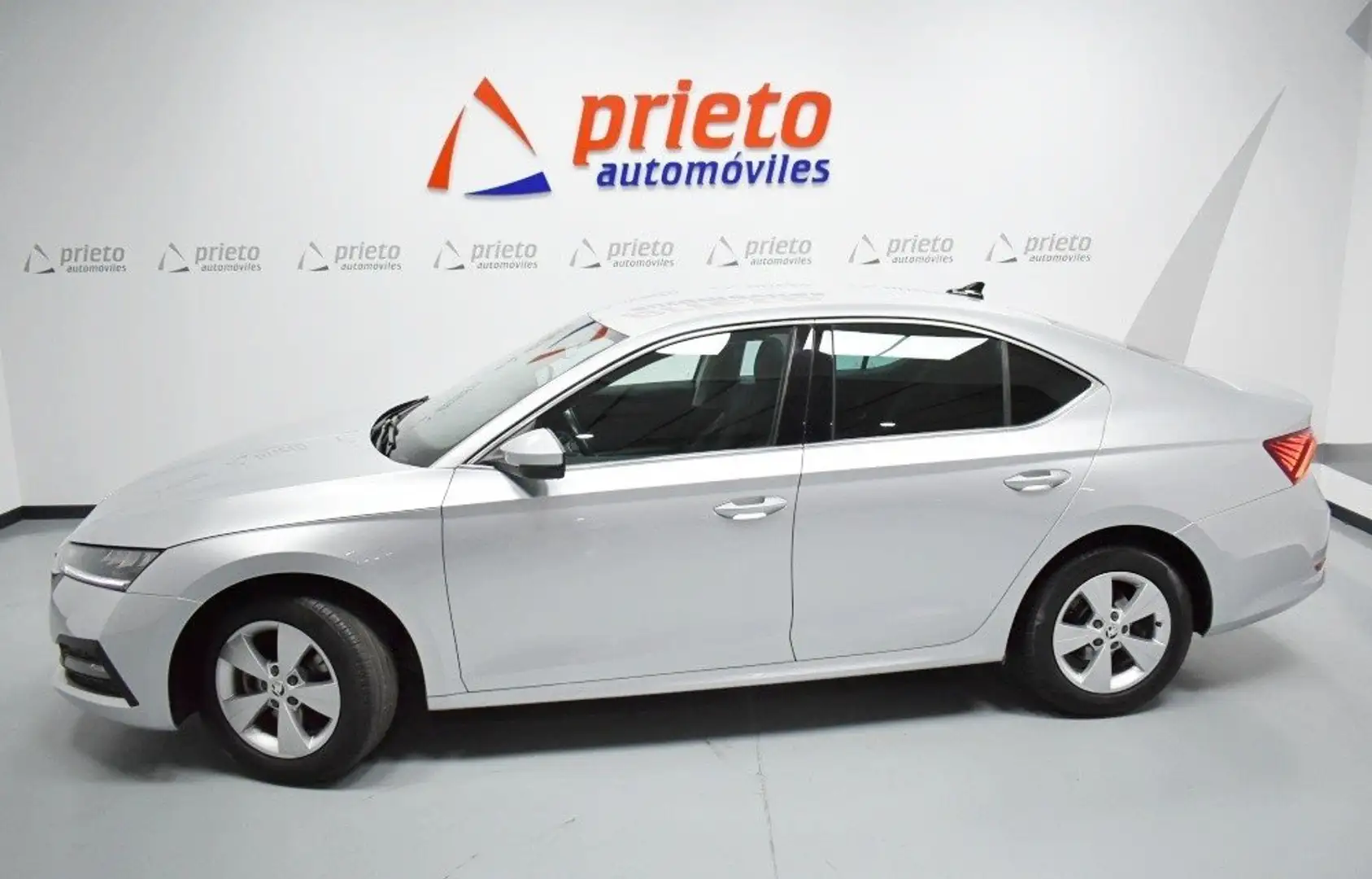 Skoda Octavia 2.0TDI Ambition Plus 85kW Gris - 2