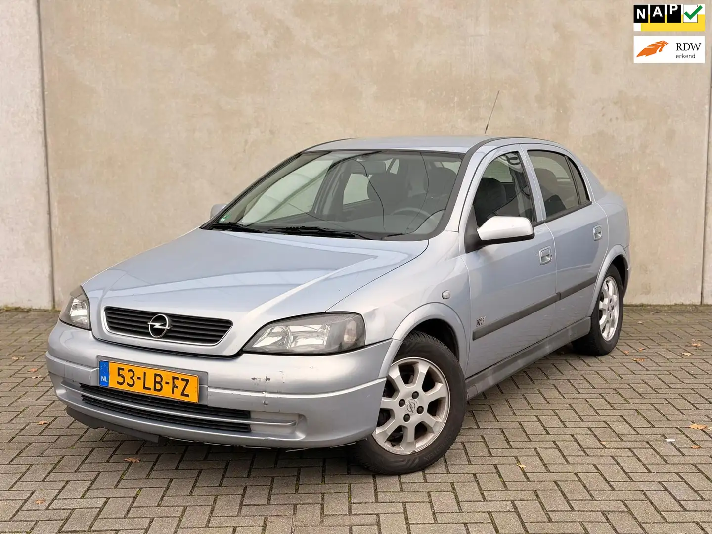 Opel Astra 1.6 Njoy Ori NL NAP Airco 15'' CV Elek pakket Grijs - 1