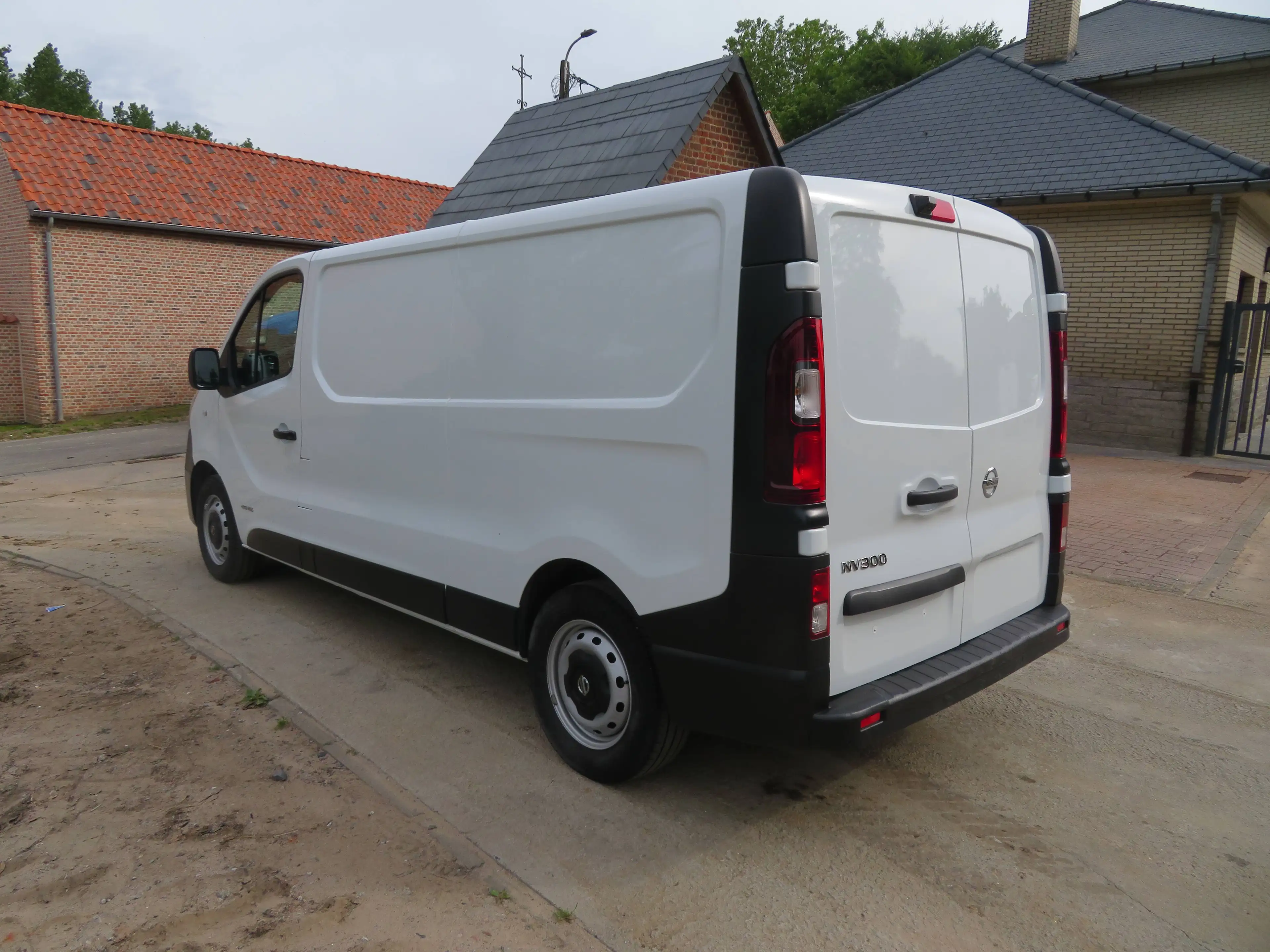 Nissan NV300 2.0dCi — photo 5