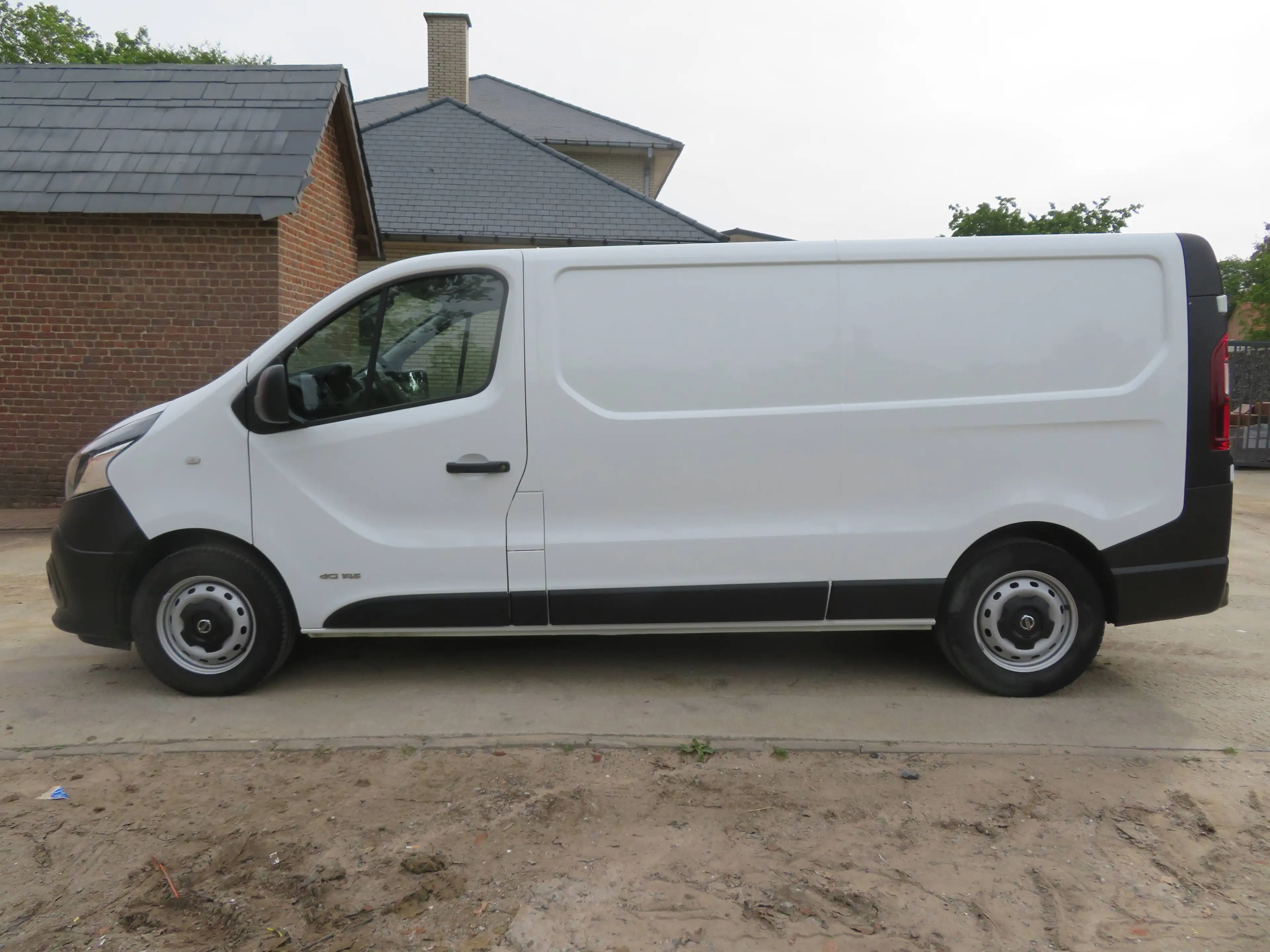 Nissan NV300 2.0dCi — photo 4