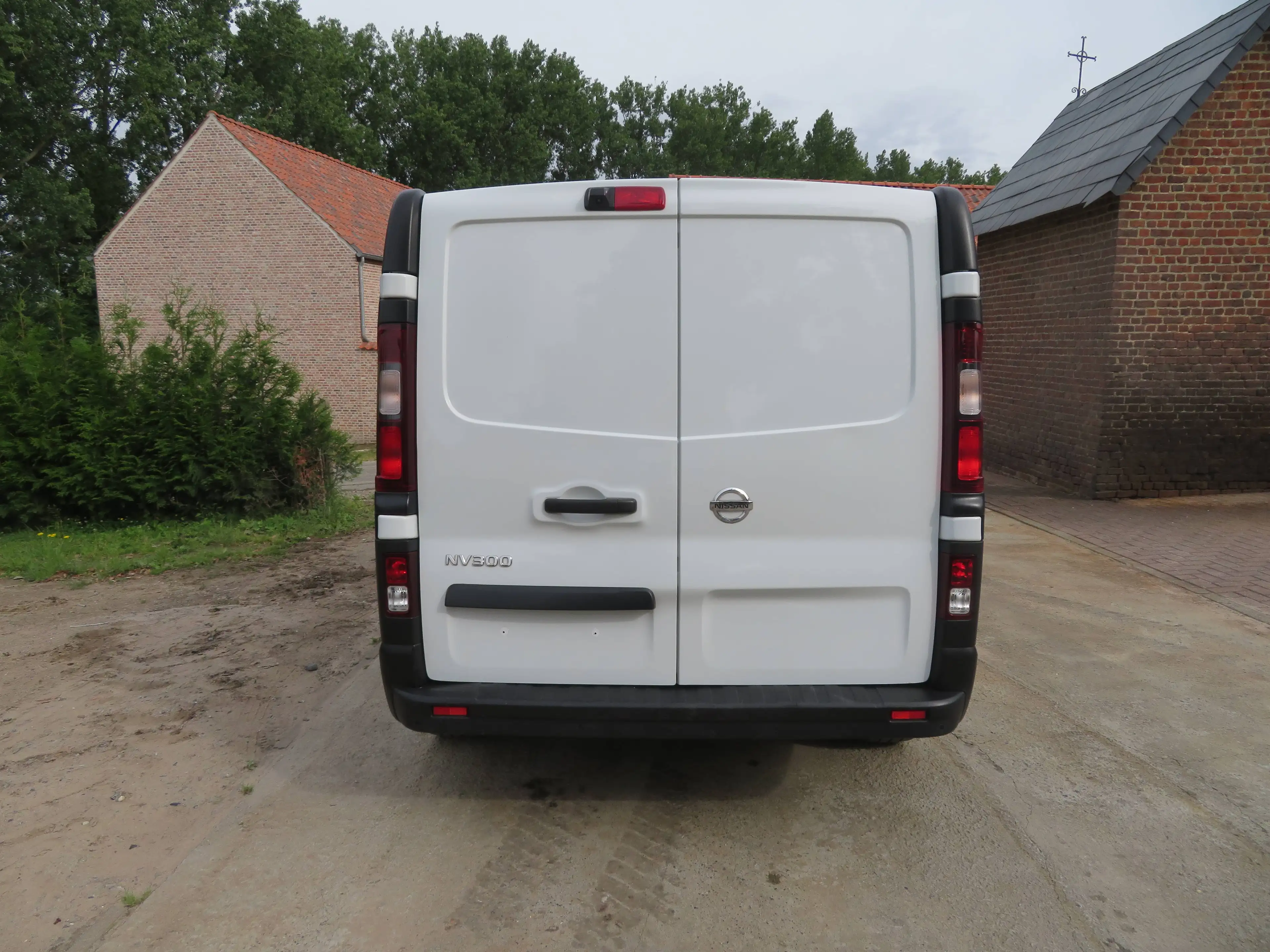 Nissan NV300 2.0dCi — photo 6