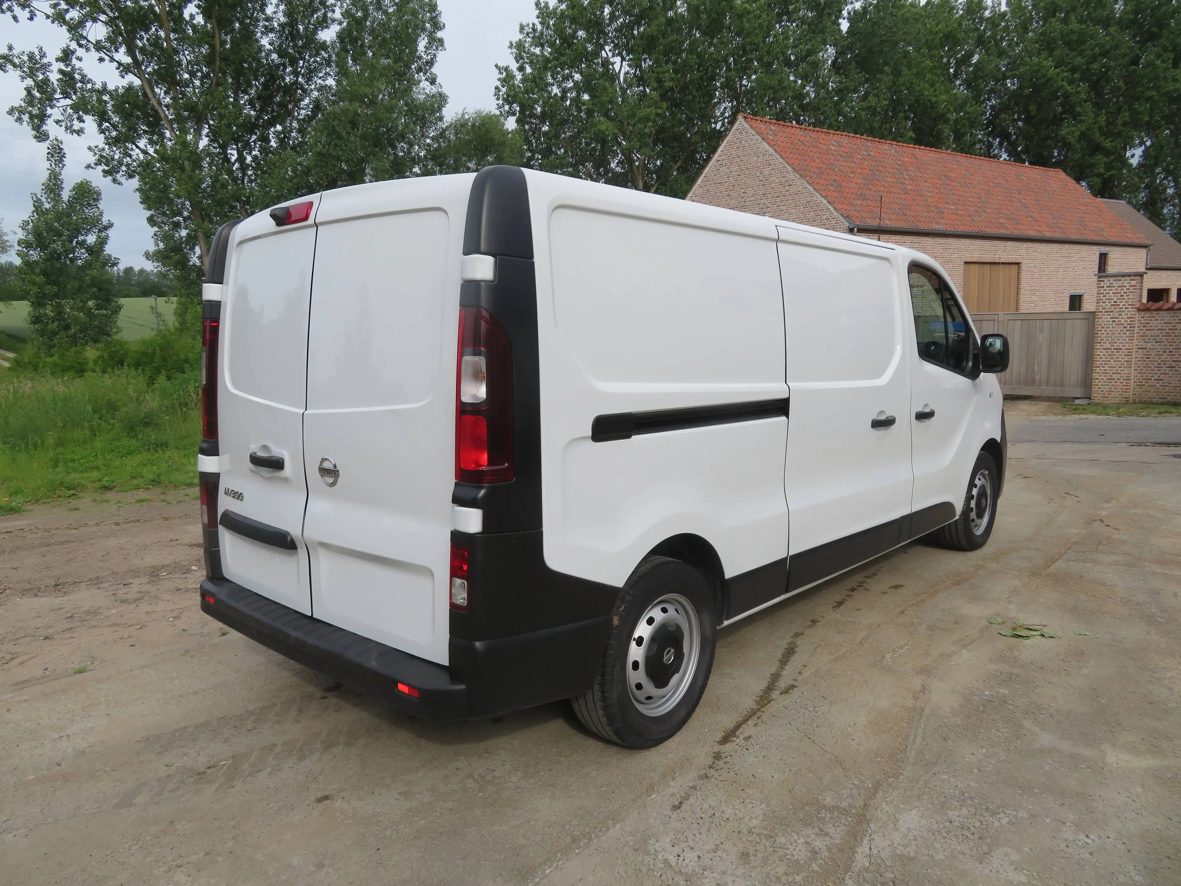 Nissan NV300 2.0dCi — photo 7