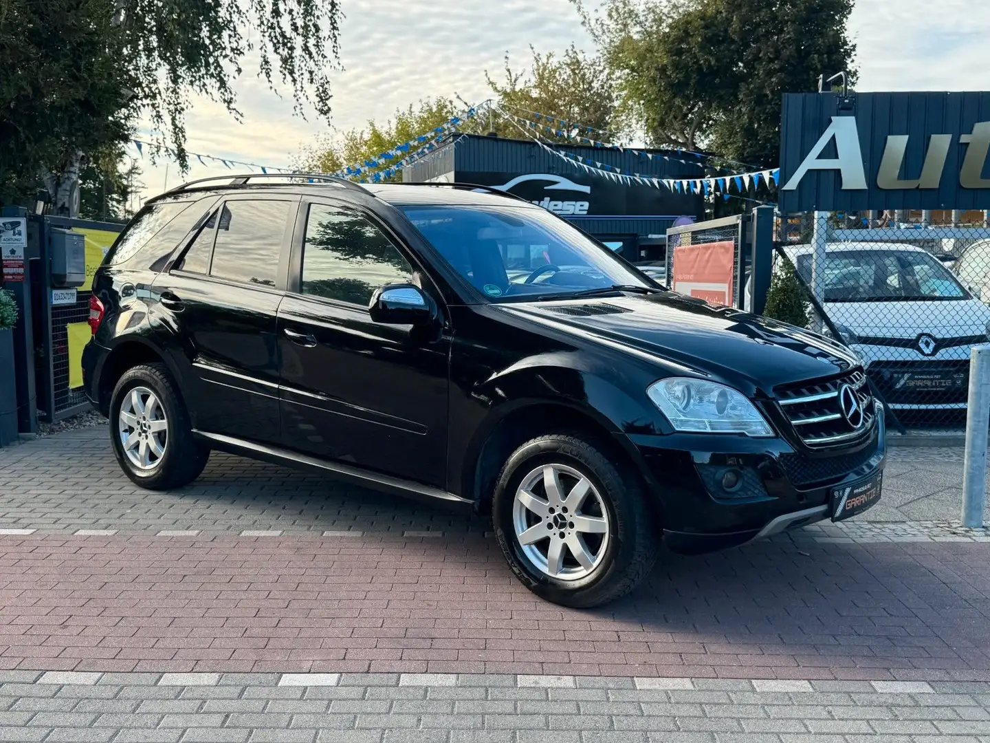 Mercedes-Benz ML 300 CDI 4Matic Aut*Nav*Kam*Leder*Temp*FACELIFT Schwarz - 1