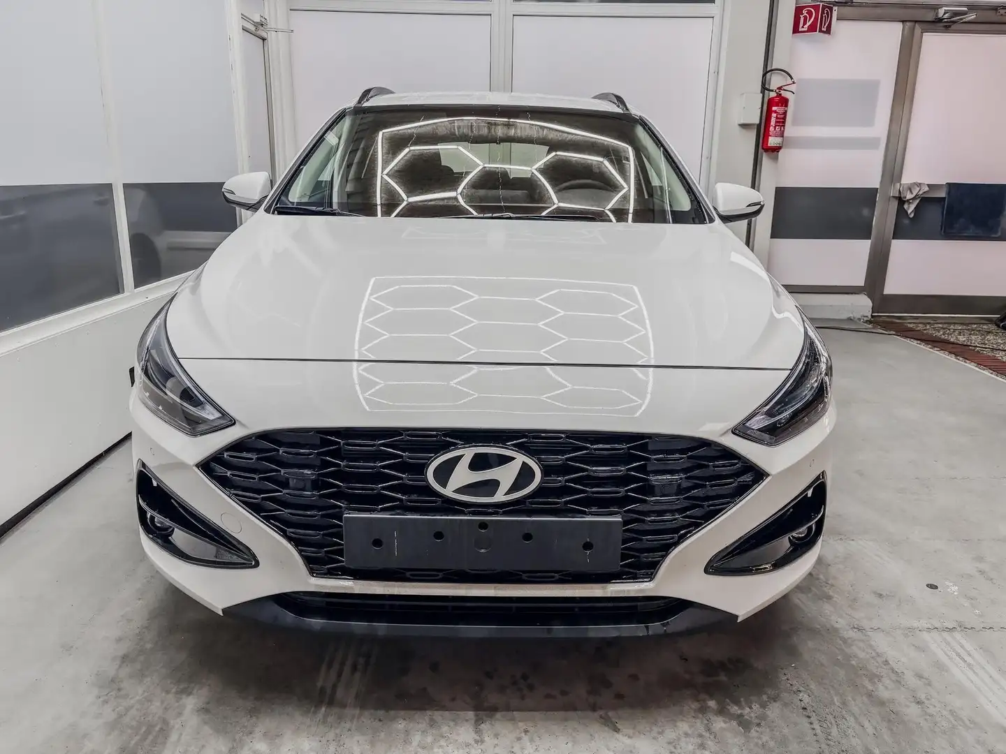 Hyundai i30 Kombi STYLE EDITION NAVI SHZ KLIMAAUTOMATIK RFK... Weiß - 2