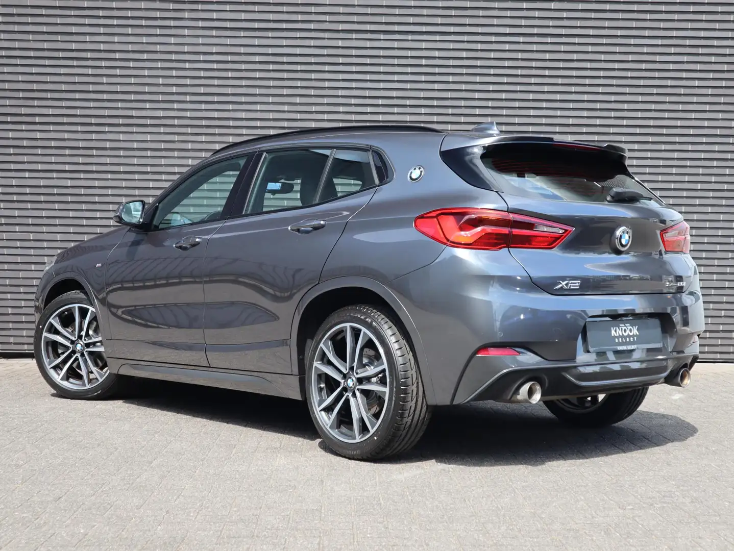 BMW X2 sDrive20i High Executive M Sport | Head Up | Camer Grijs - 2