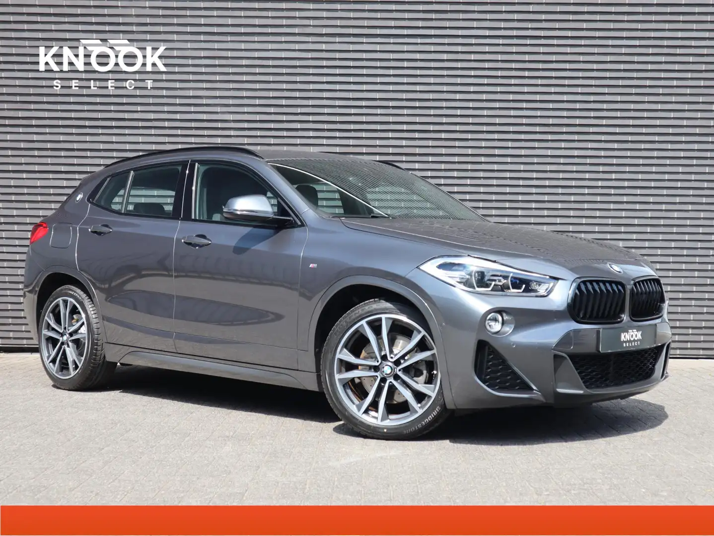BMW X2 sDrive20i High Executive M Sport | Head Up | Camer Grijs - 1