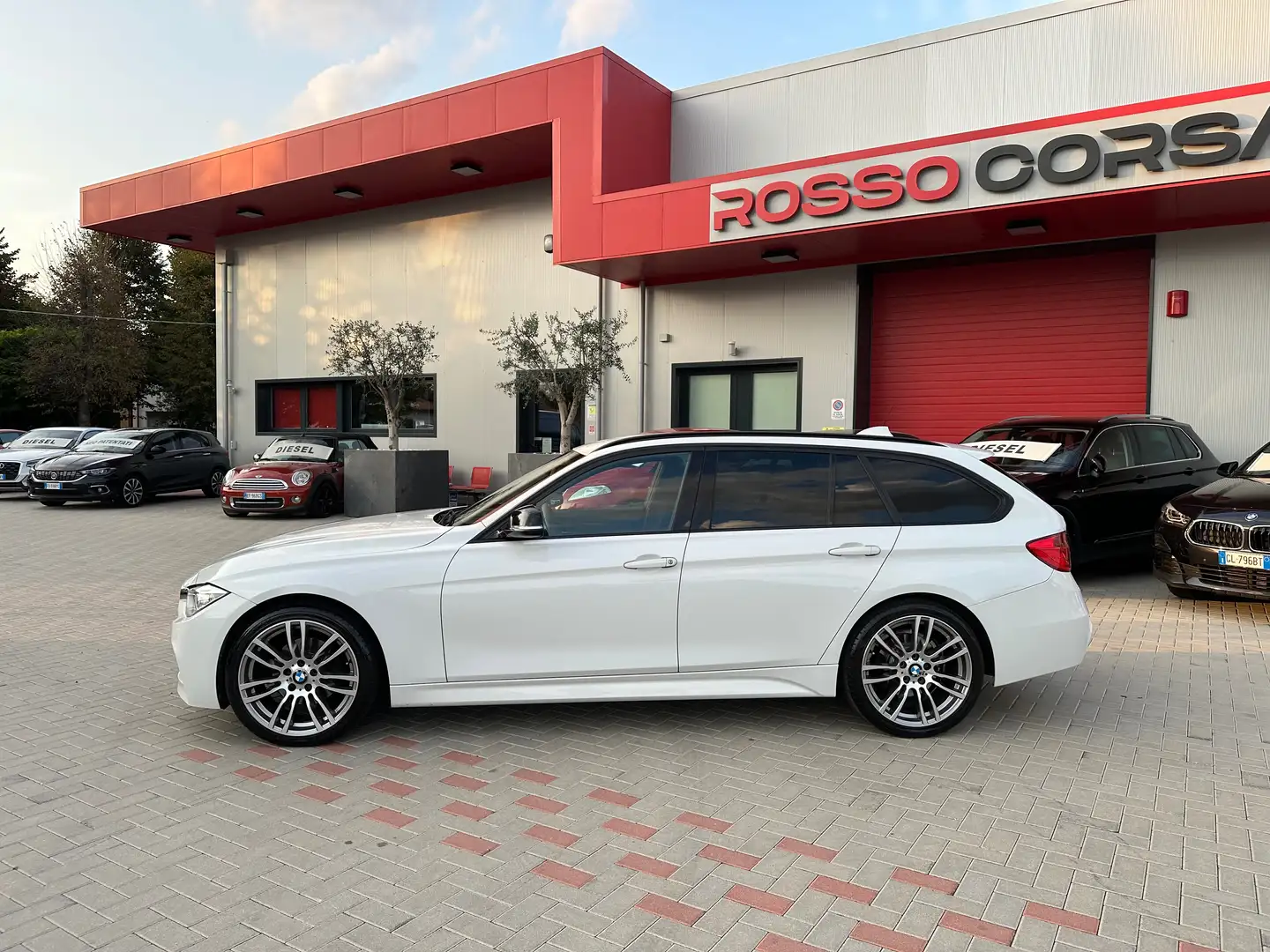 BMW 320 d Touring Msport XDRIVE 200CV KIT POWER M PERFORM Weiß - 2