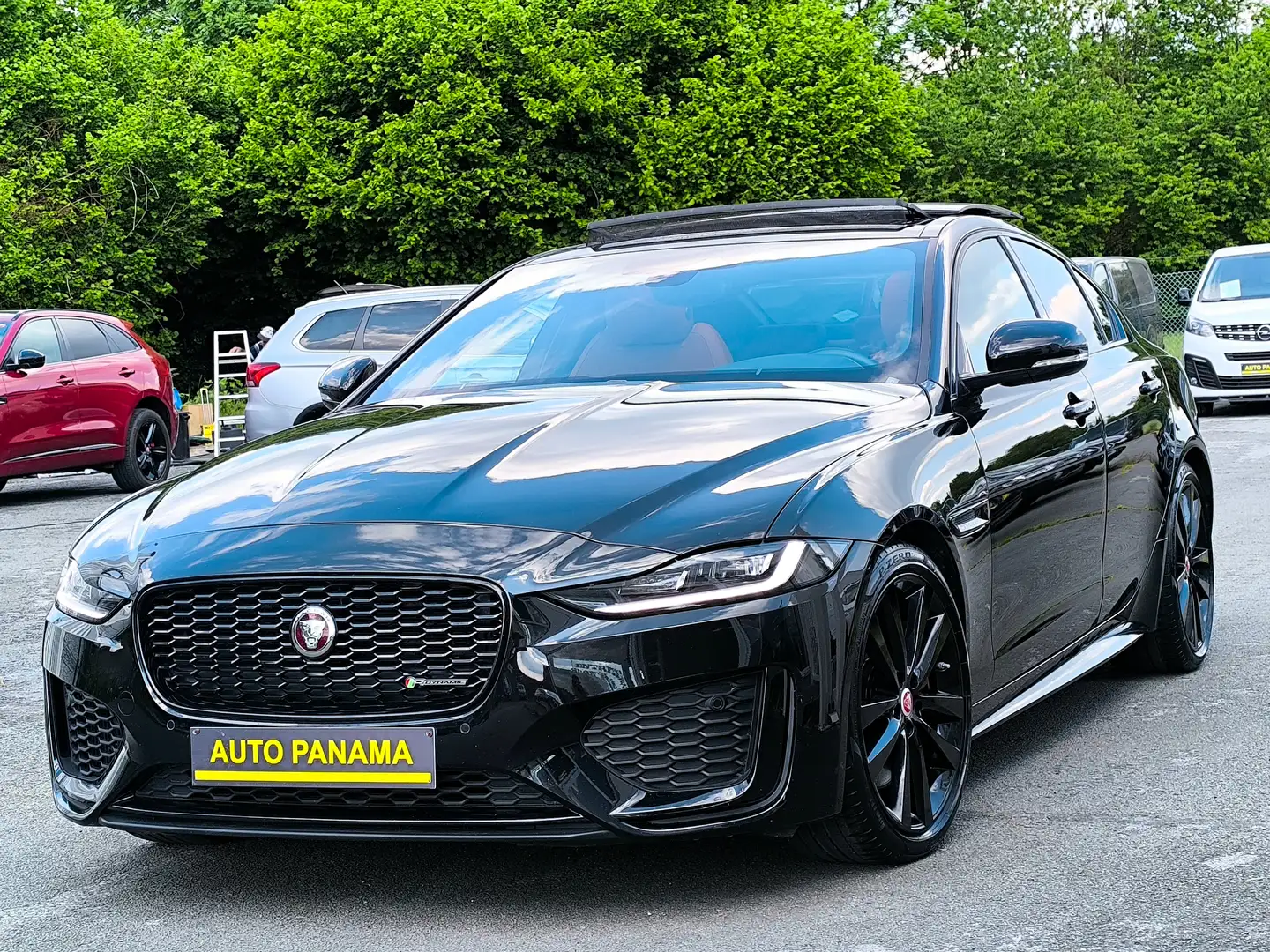 Jaguar XE 2.0 T P250 R-DYNAMIC TOIT PANO CUIR GPS VIRTUAL Negro - 1