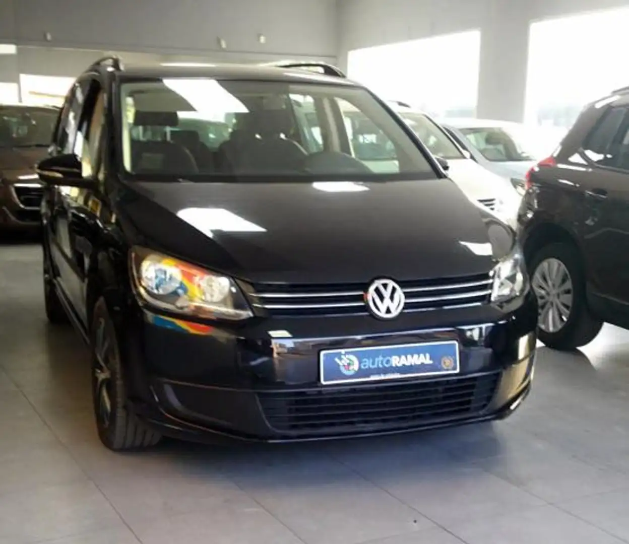 Volkswagen Touran 1.6TDI Advance 105 Negro - 1