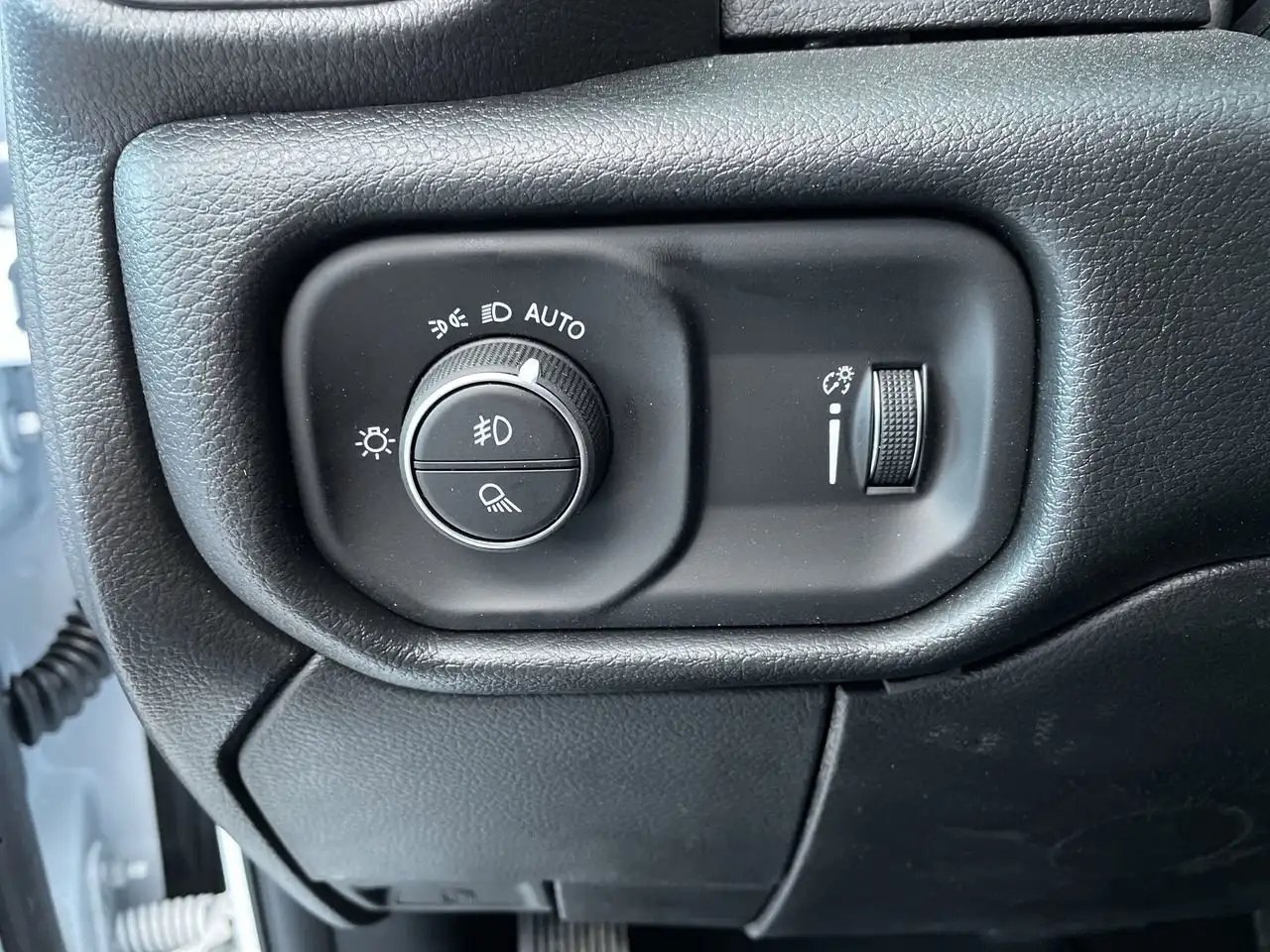 RAM 3500 снимка RAM 3500