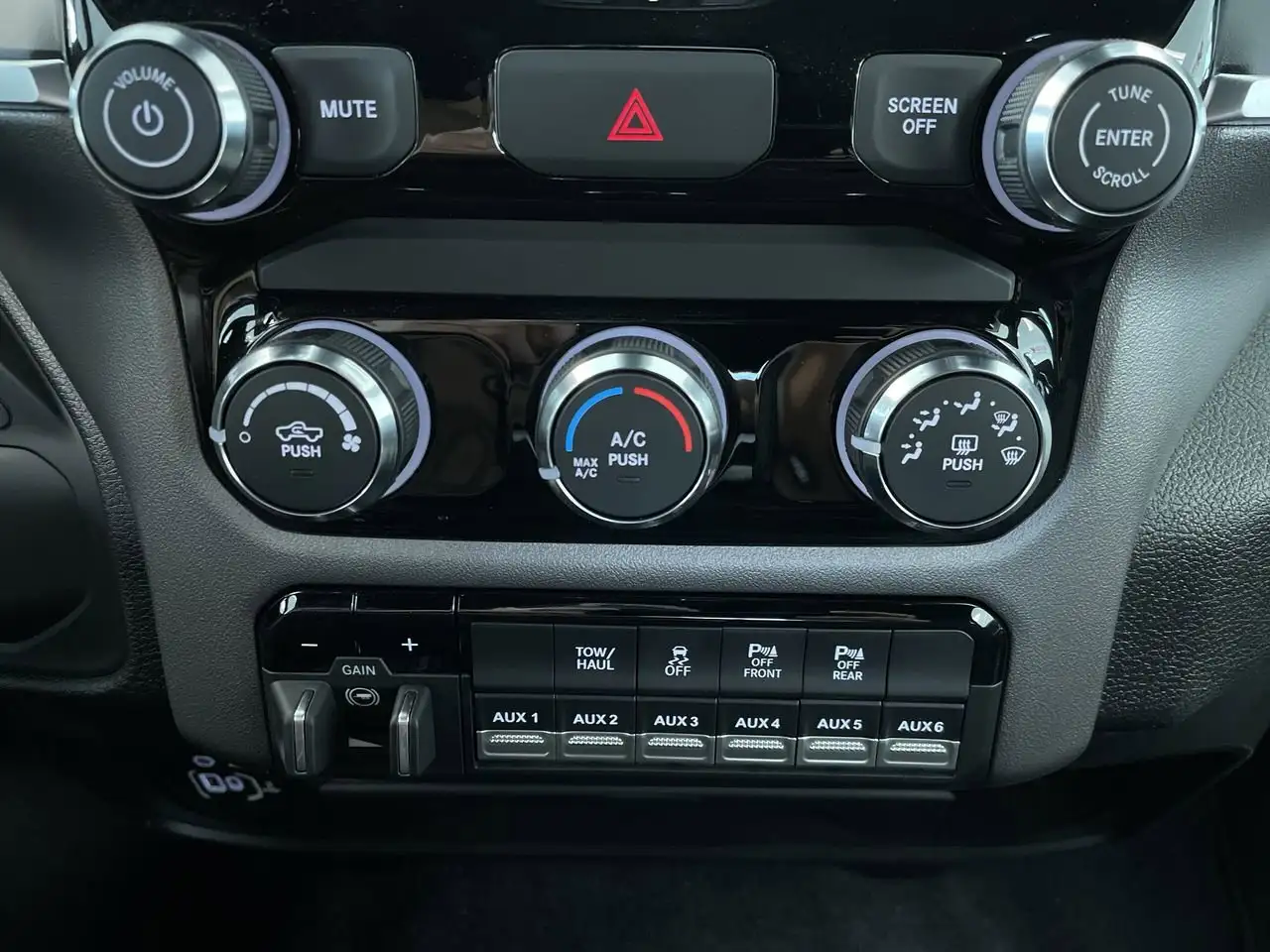 RAM 3500 снимка RAM 3500