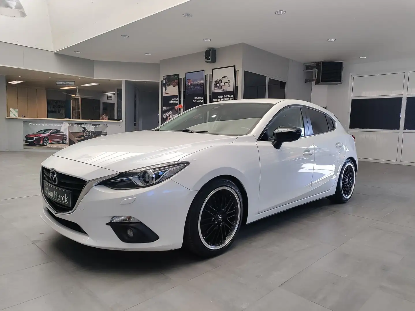 Mazda 3 SKYACTIV-G Sense - 1