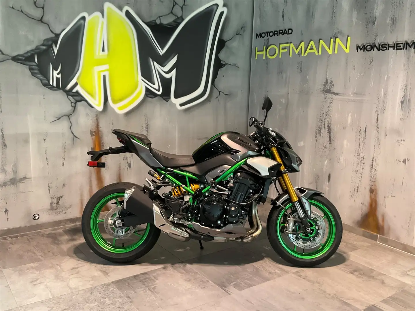 Kawasaki Z 900 Neuse Modell Gris - 1