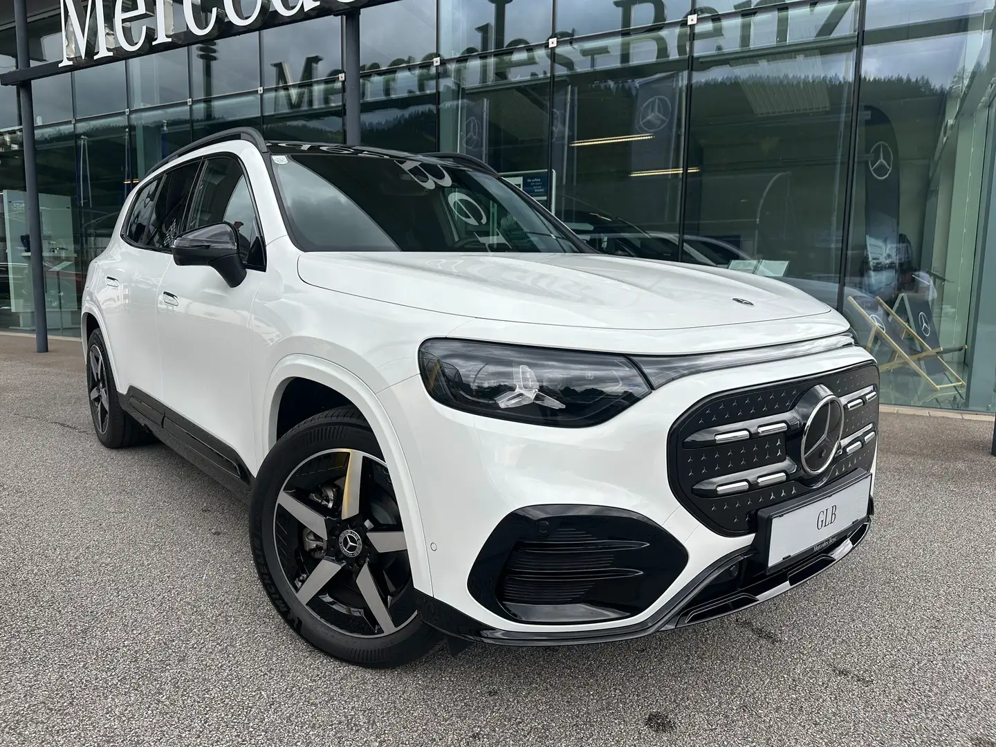 Mercedes-Benz GLB 250 + EQ Techn. *AMG-Line*Night*Premium*Multibeam*AHV* Weiß - 2