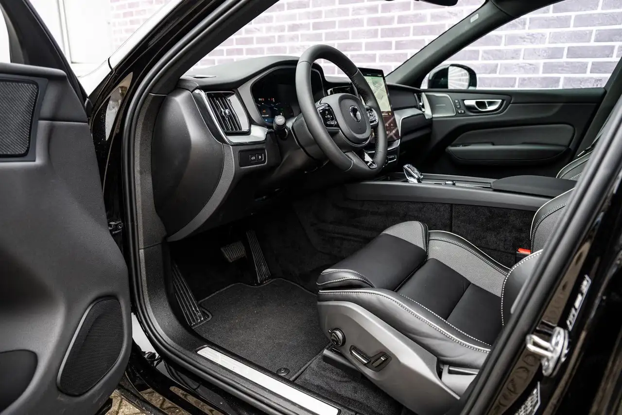 Volvo XC60 2026 — фото 12