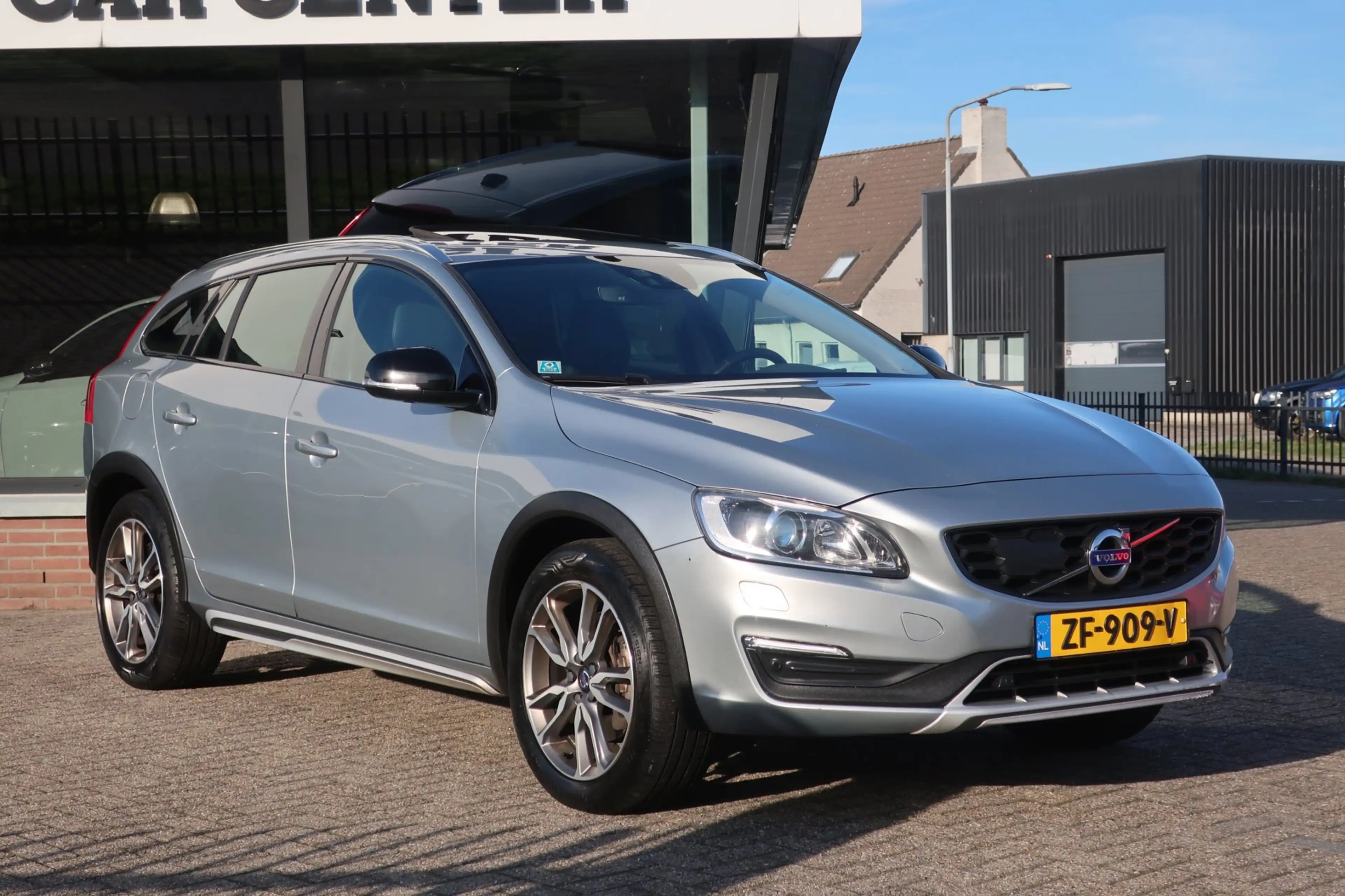 Volvo V60 Cross Country 2.0 D4 Summum 2e EIG_LED_ADA-CRUIS_PANO_CAM_BLIZ. — photo 6