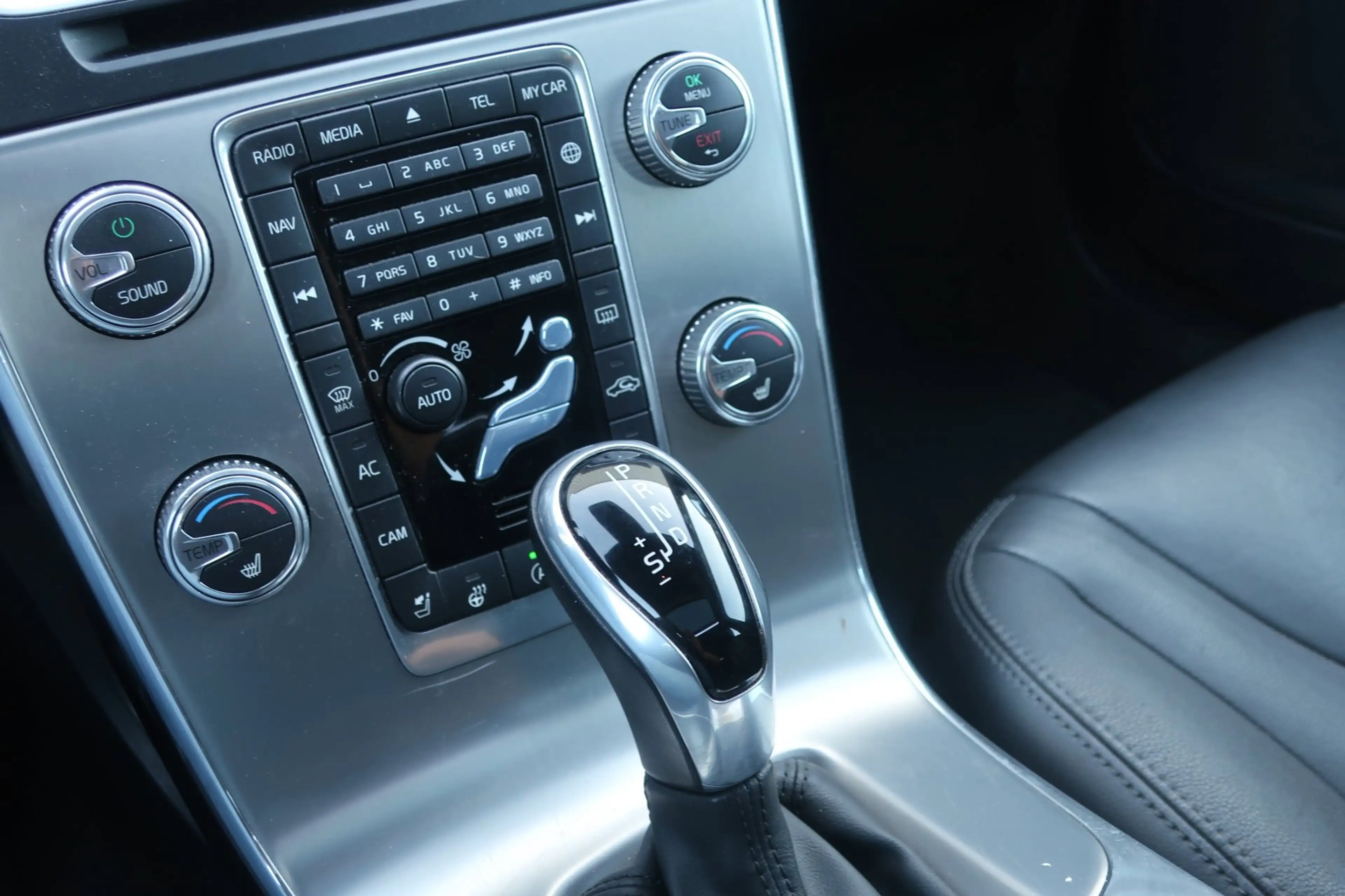 Volvo V60 Cross Country 2.0 D4 Summum 2e EIG_LED_ADA-CRUIS_PANO_CAM_BLIZ. — photo 24