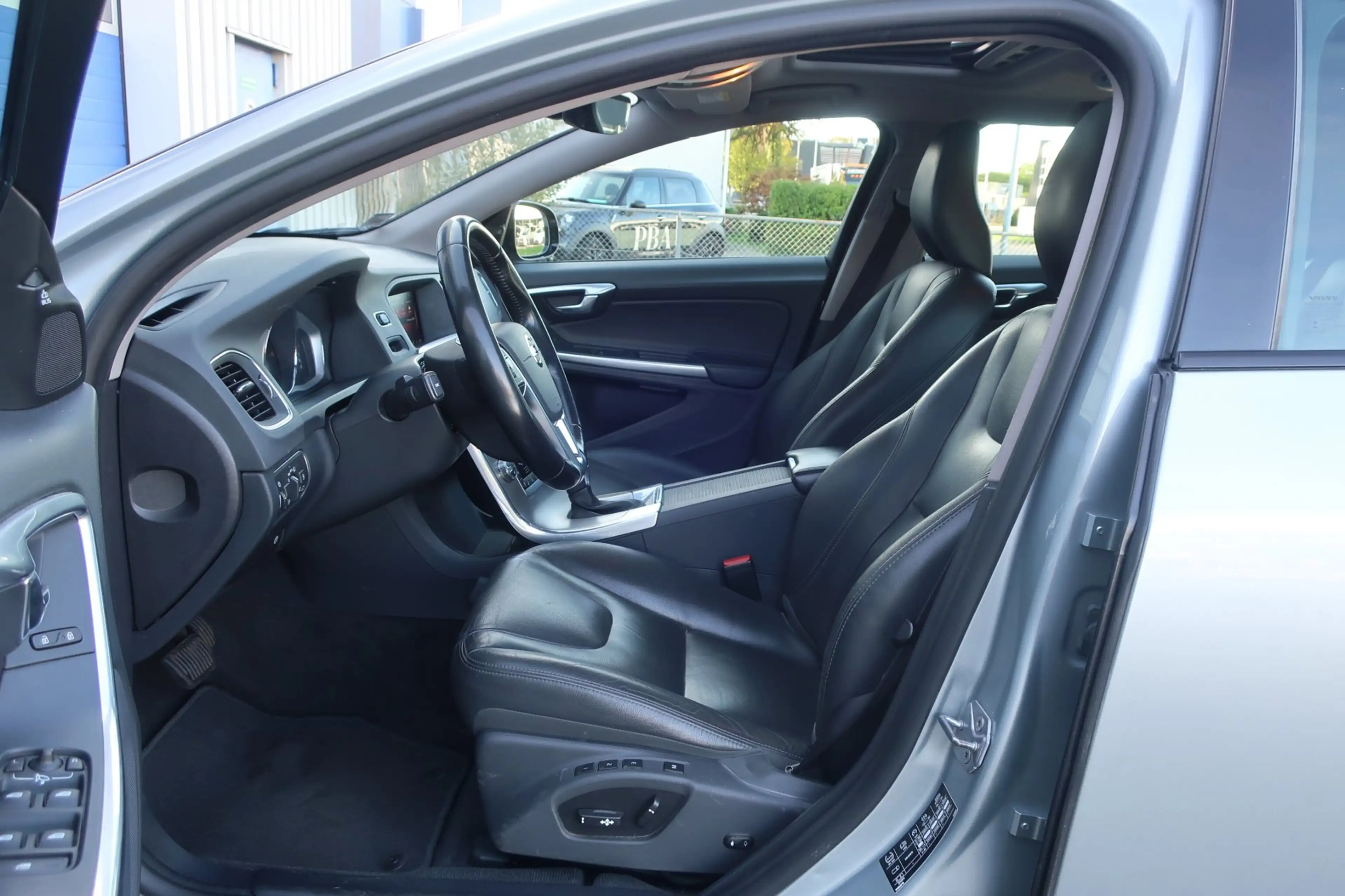 Volvo V60 Cross Country 2.0 D4 Summum 2e EIG_LED_ADA-CRUIS_PANO_CAM_BLIZ. — photo 17