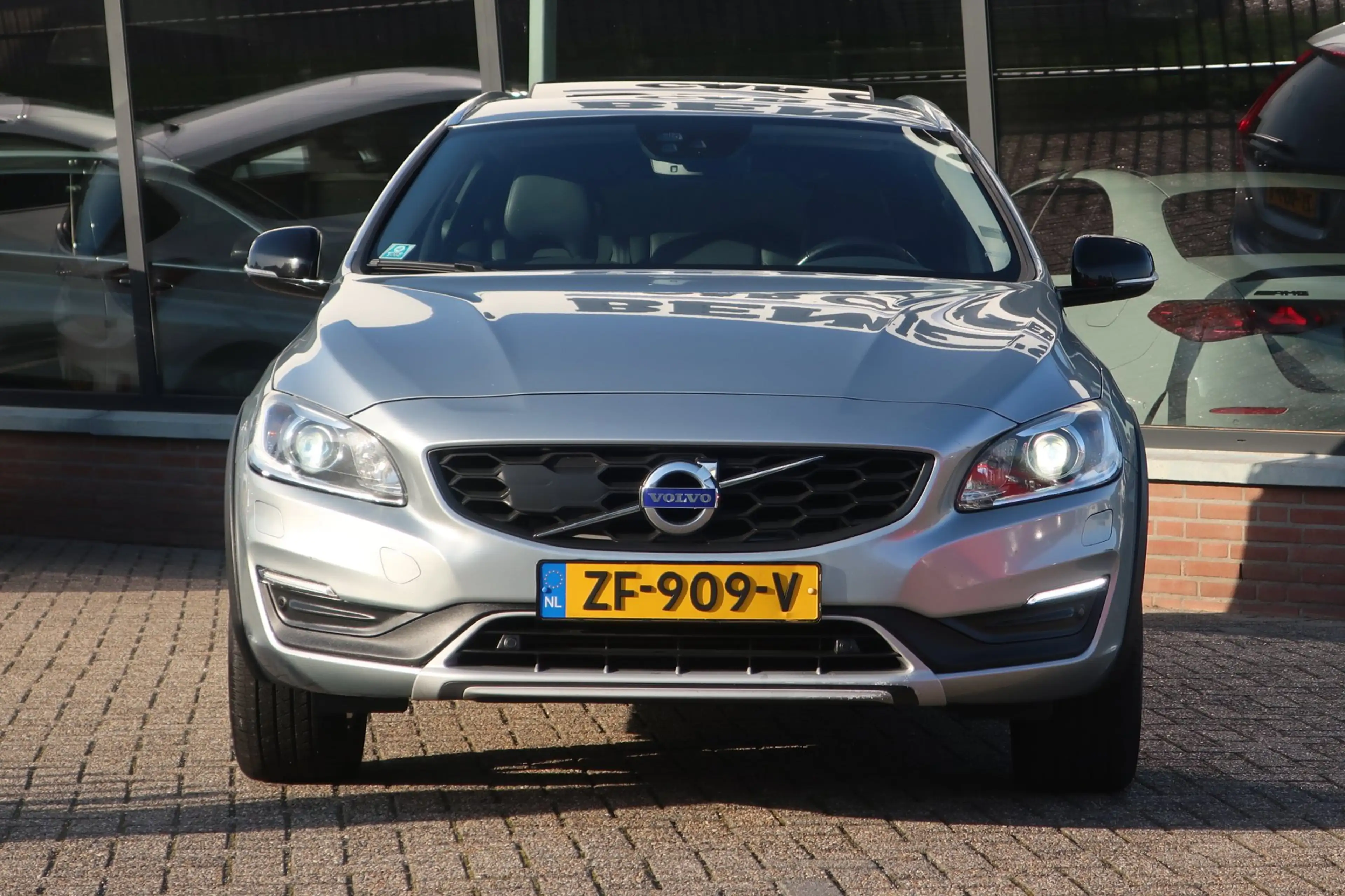 Volvo V60 Cross Country 2.0 D4 Summum 2e EIG_LED_ADA-CRUIS_PANO_CAM_BLIZ. — photo 5