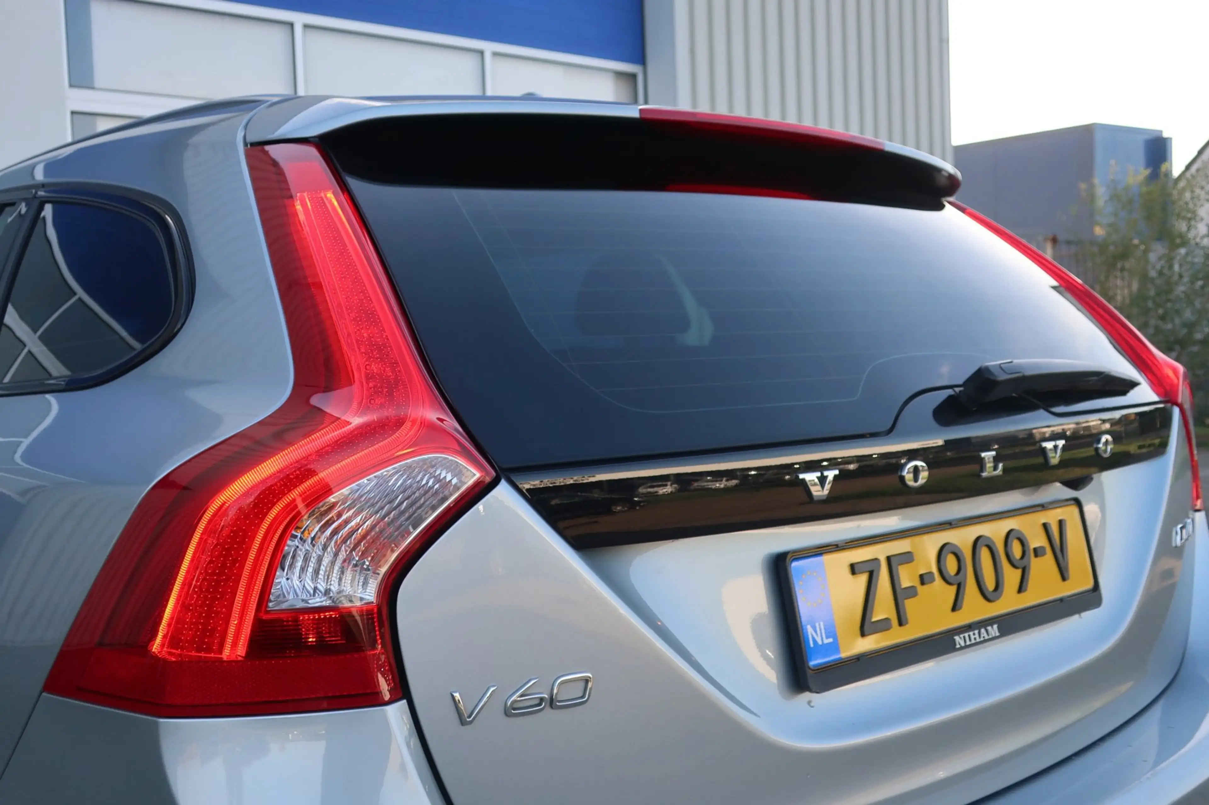 Volvo V60 Cross Country 2.0 D4 Summum 2e EIG_LED_ADA-CRUIS_PANO_CAM_BLIZ. — photo 30