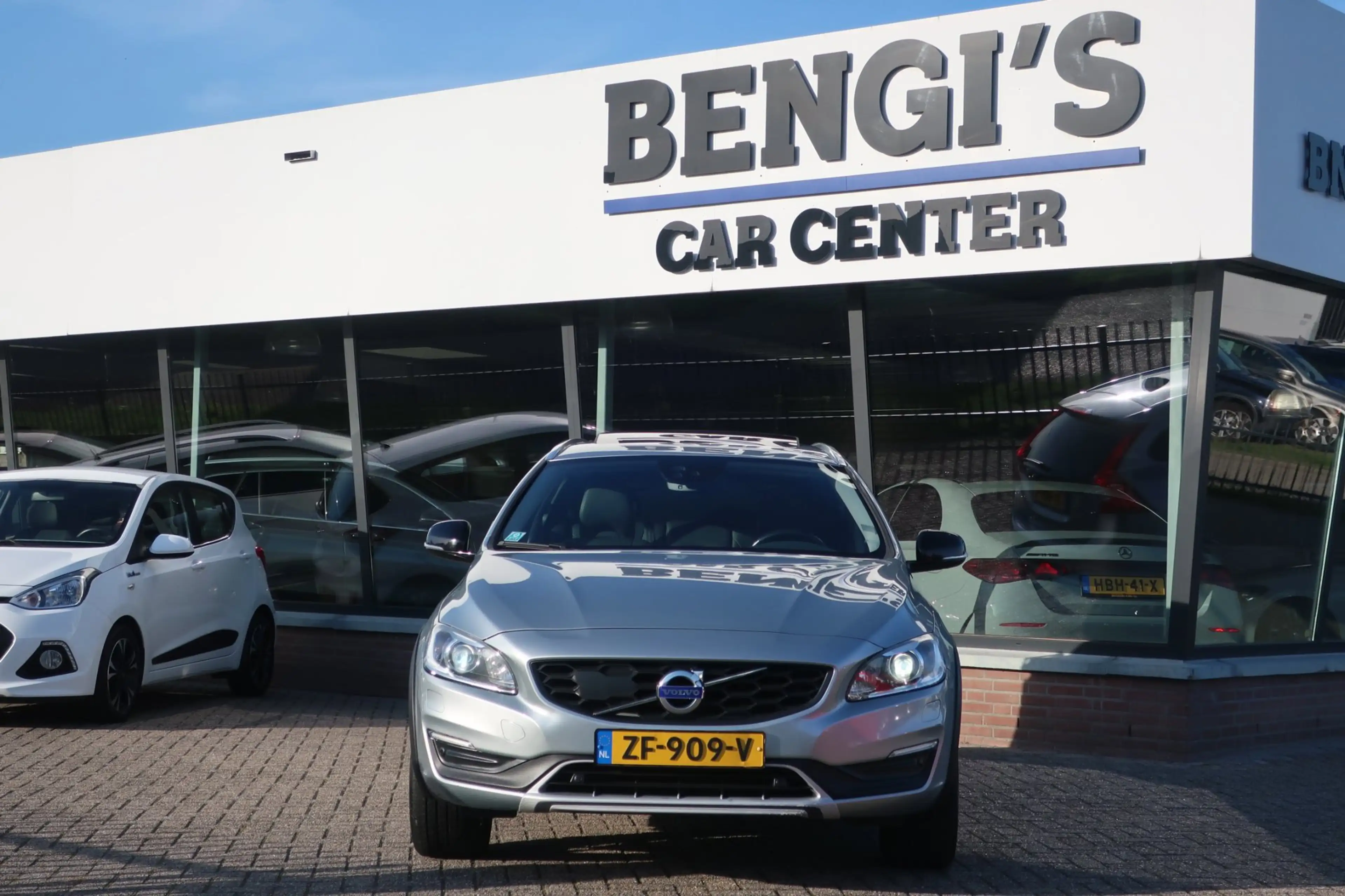 Volvo V60 Cross Country 2.0 D4 Summum 2e EIG_LED_ADA-CRUIS_PANO_CAM_BLIZ. — photo 2