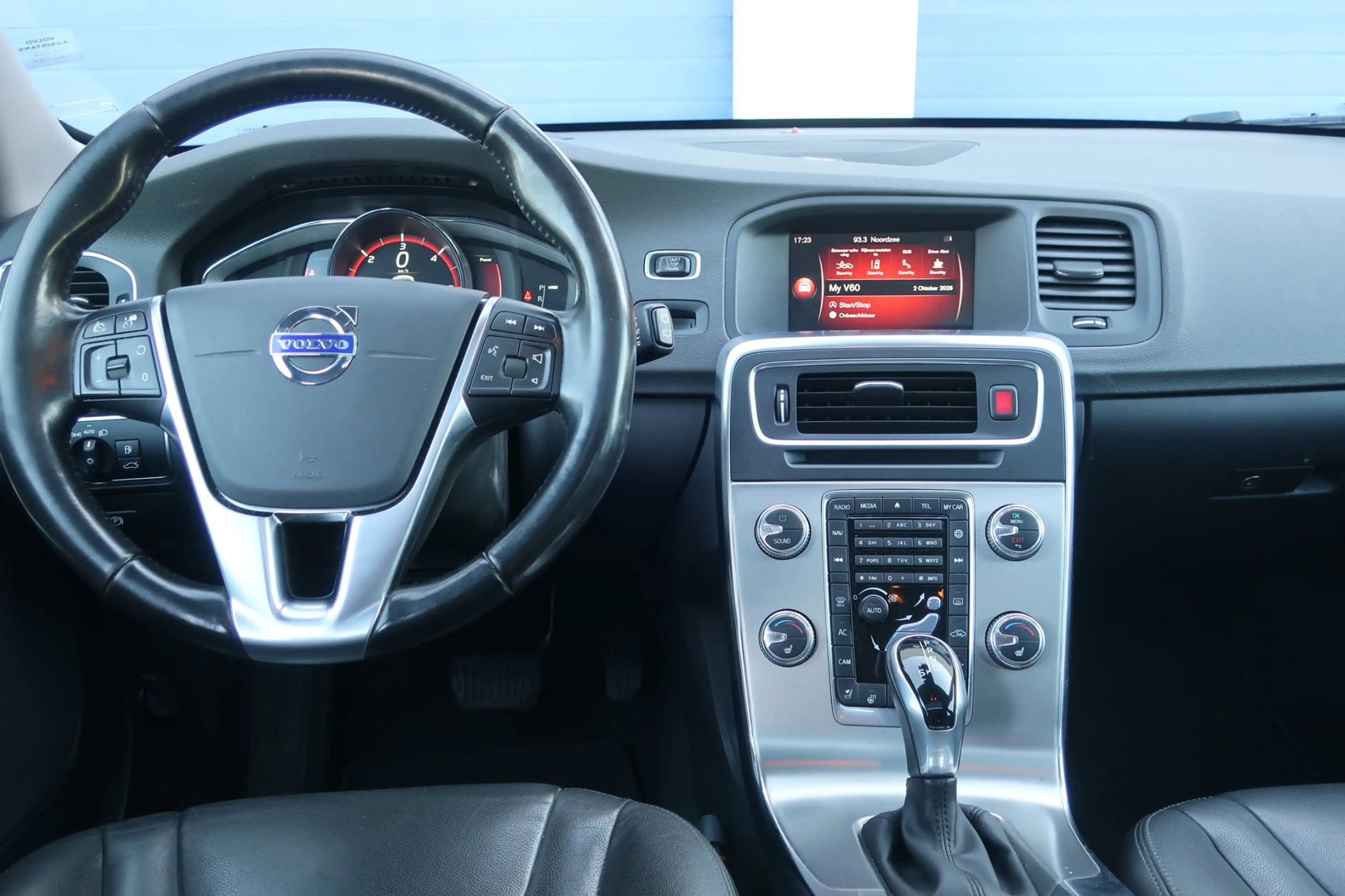 Volvo V60 Cross Country 2.0 D4 Summum 2e EIG_LED_ADA-CRUIS_PANO_CAM_BLIZ. — photo 12