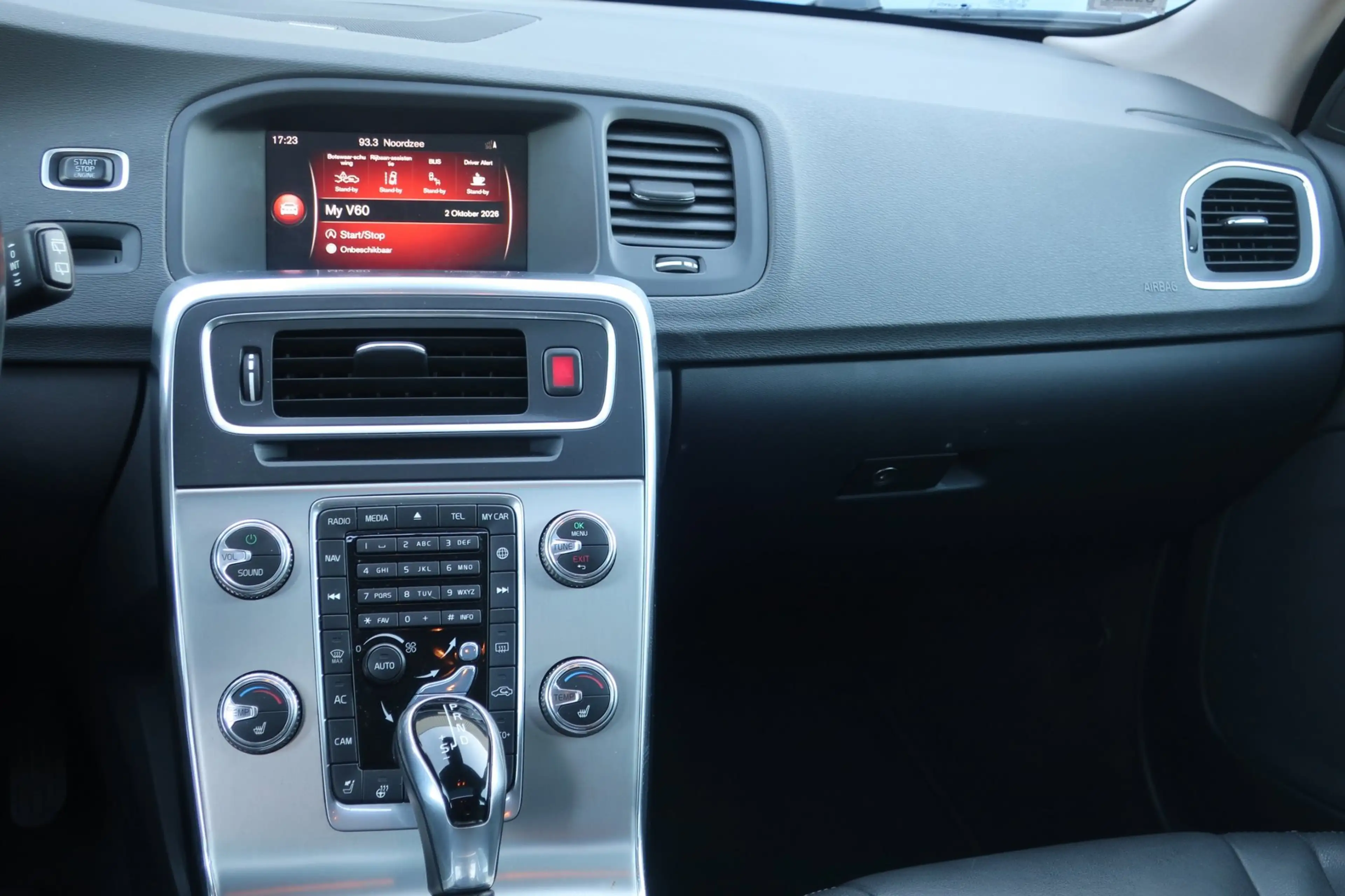 Volvo V60 Cross Country 2.0 D4 Summum 2e EIG_LED_ADA-CRUIS_PANO_CAM_BLIZ. — photo 14