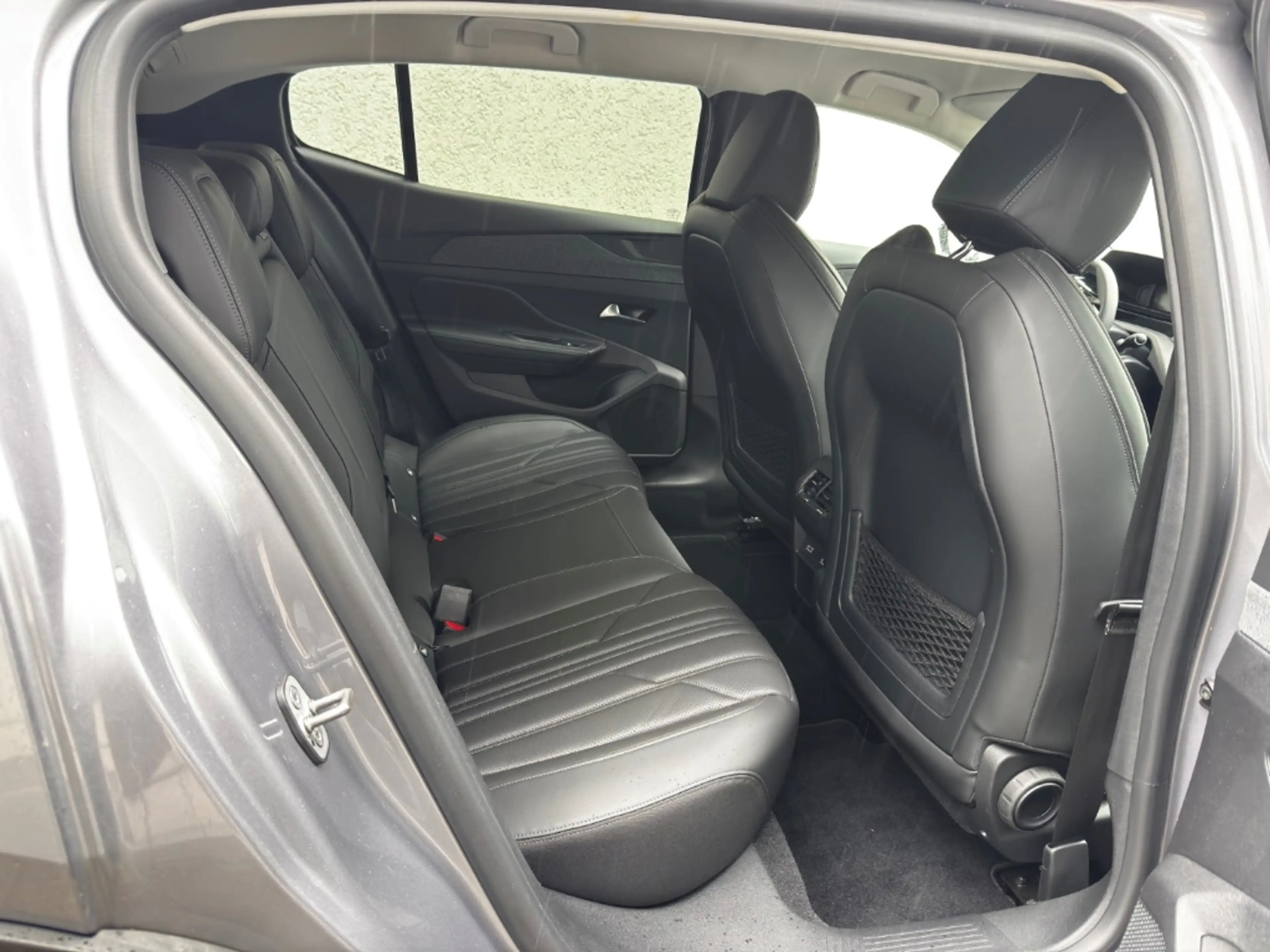 Peugeot 408 — photo 11